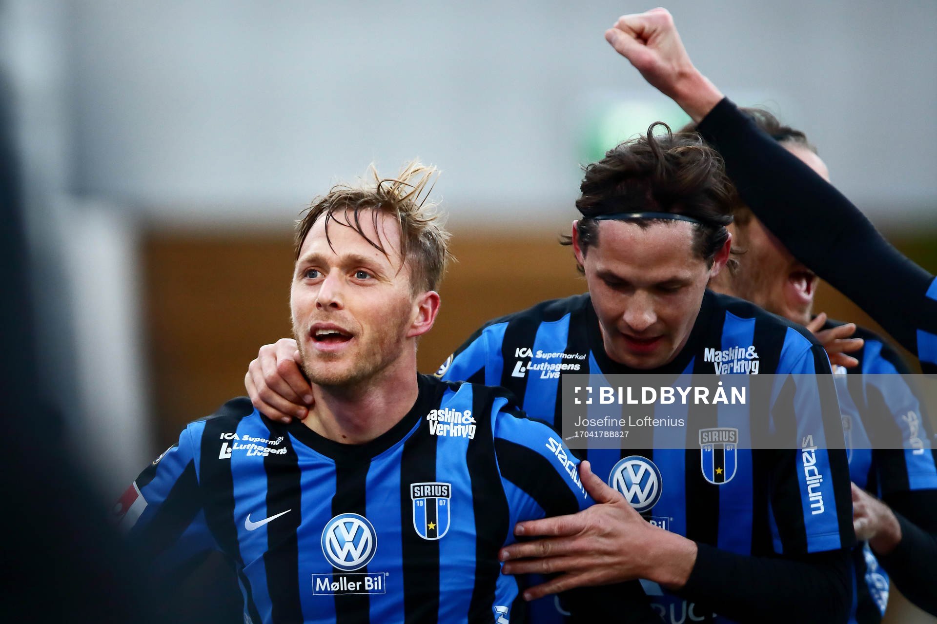 Sirius Christer Gustafsson med flera jublar