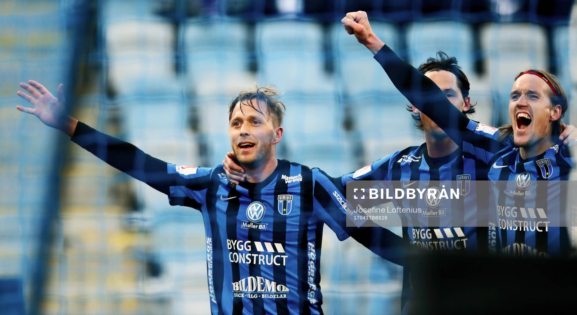 Sirius med målgörare Christer Gustafsson (t v) jublar