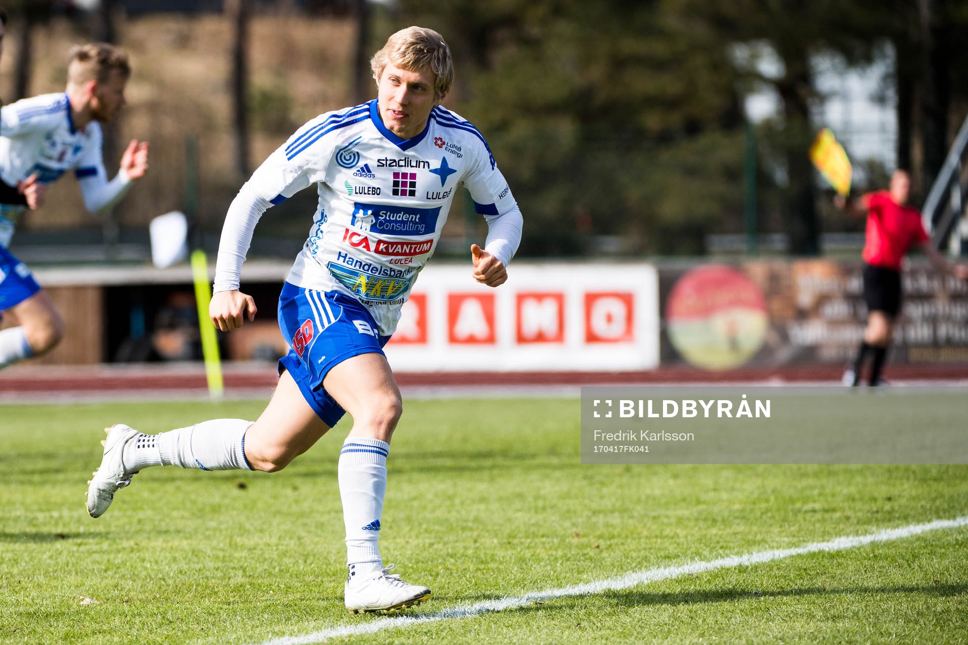 Luleås Gustav Rönnbäck Wallin under fotbollsmatchen i divison 1 norra mellan Carlstad och Luleå den 17 april 2017 i Karlstad.