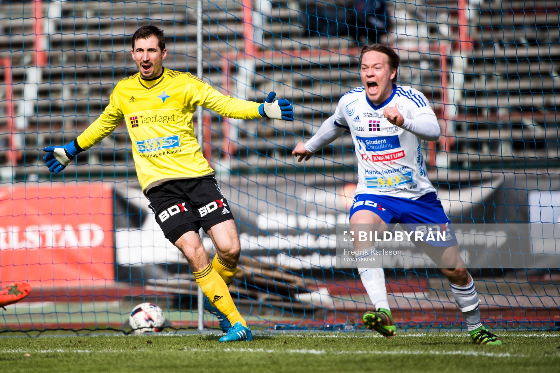 Luleås målvakt Vladimir Sudar och Emil Johansson