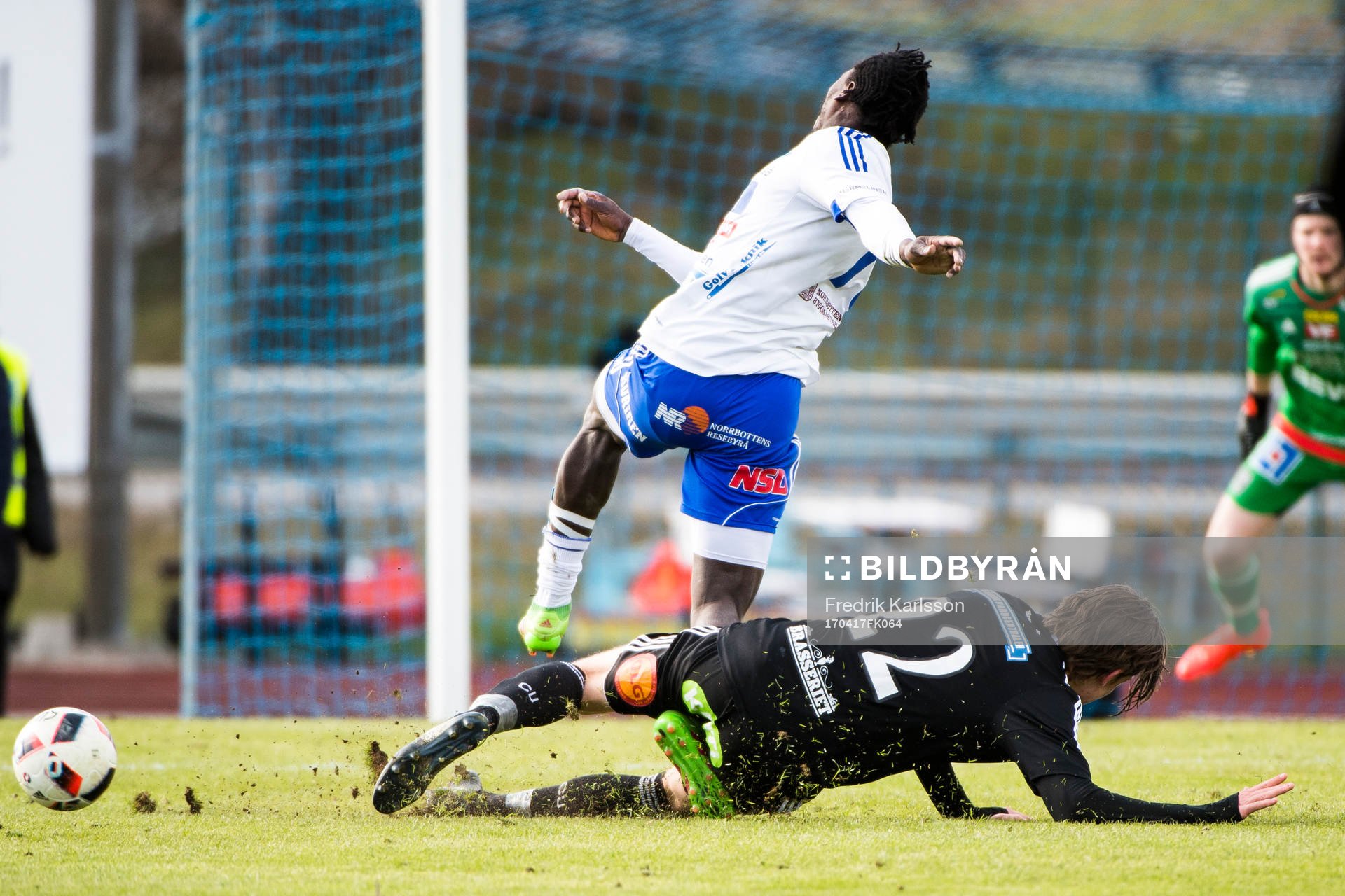 Luleås Tetteh Komey får en smäll på benet under fotbollsmatchen i divison 1 norra mellan Carlstad och Luleå den 17 april 2017 i Karlstad.