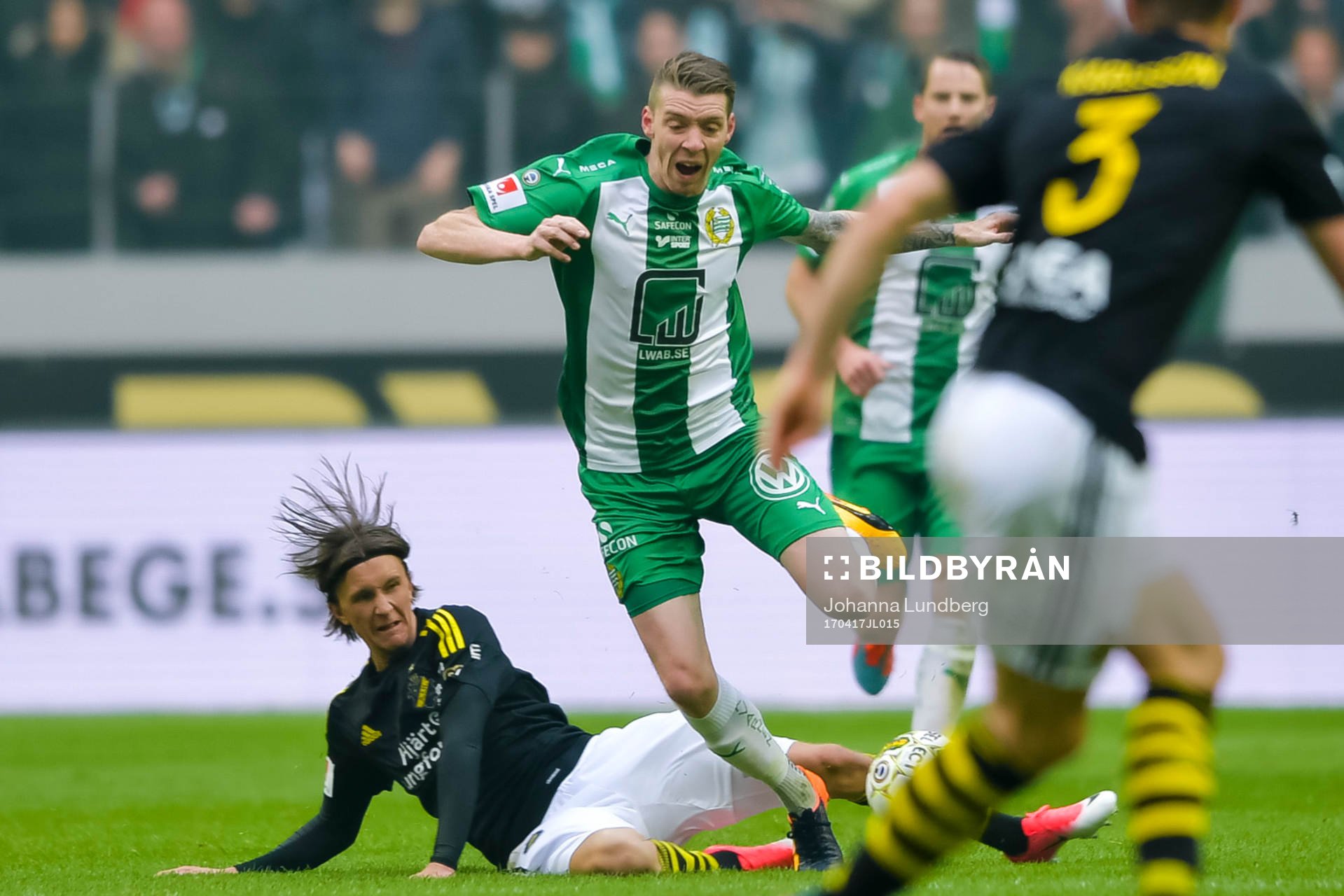 s Kristoffer Olsson och Hammarbys Birkir Már Saevarsson