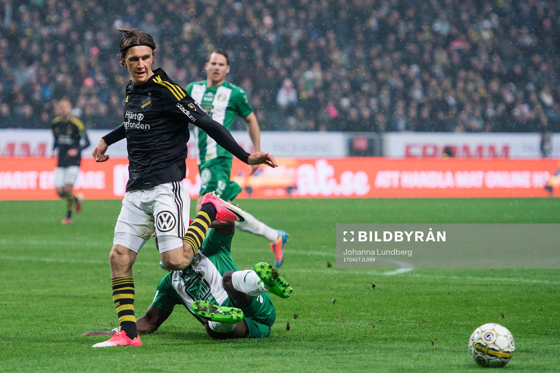 s Kristoffer Olsson mot Hammarbys Joseph Aidoo