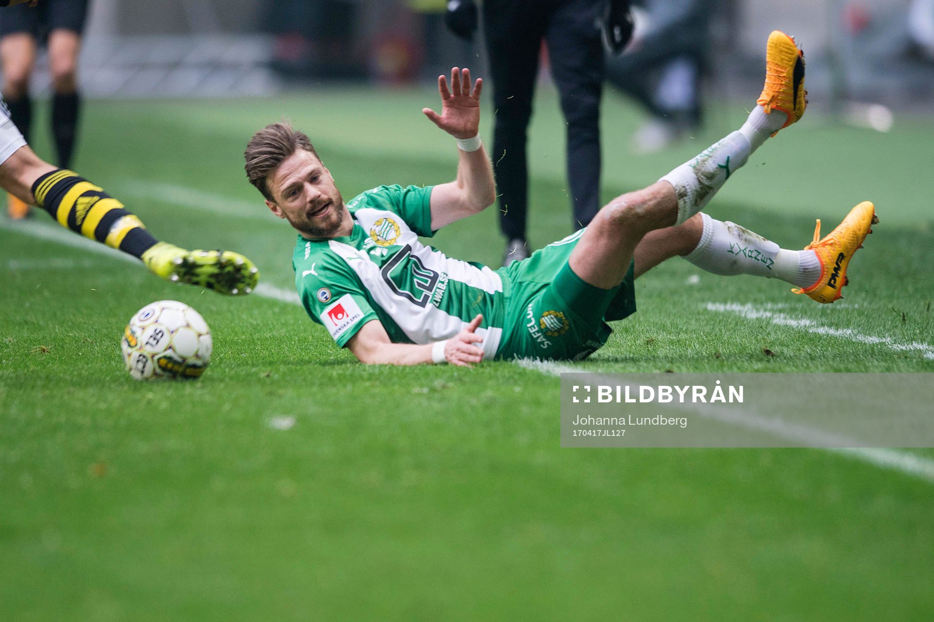 Hammarbys Arnór Smárason faller
