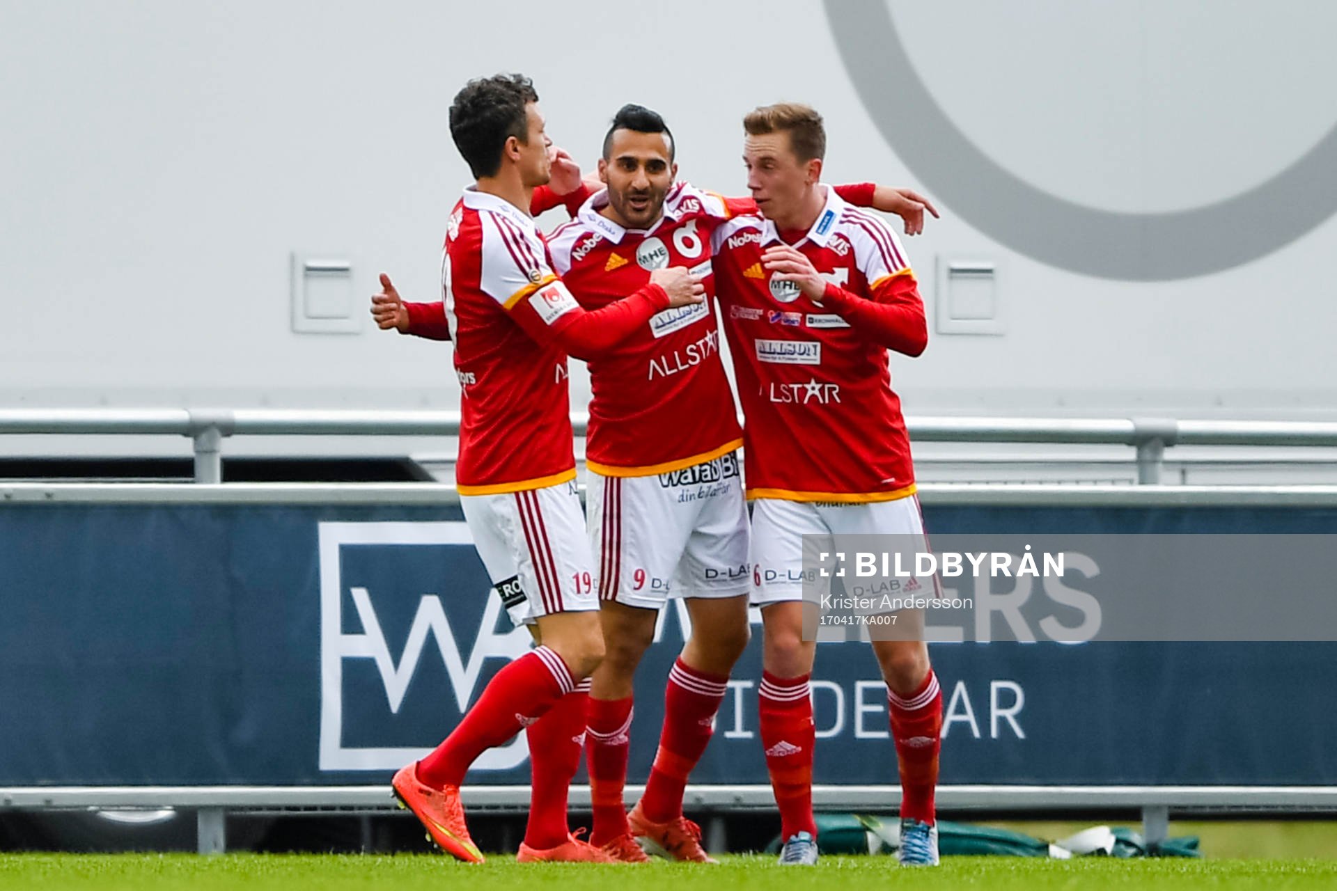 Degerfors spelare jublar