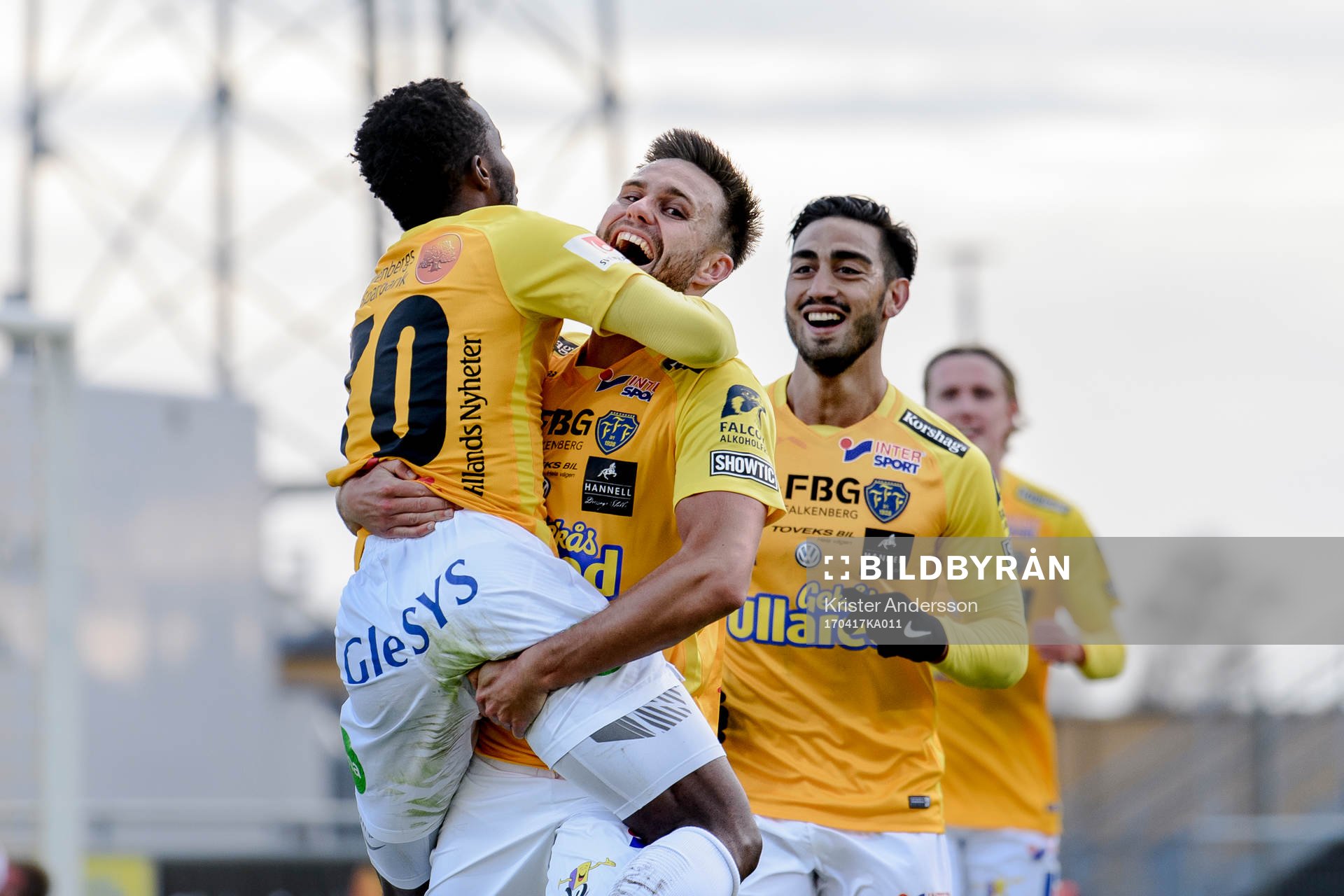 Falkenbergs Richard Donkor har gjort 1-1 och jublar när