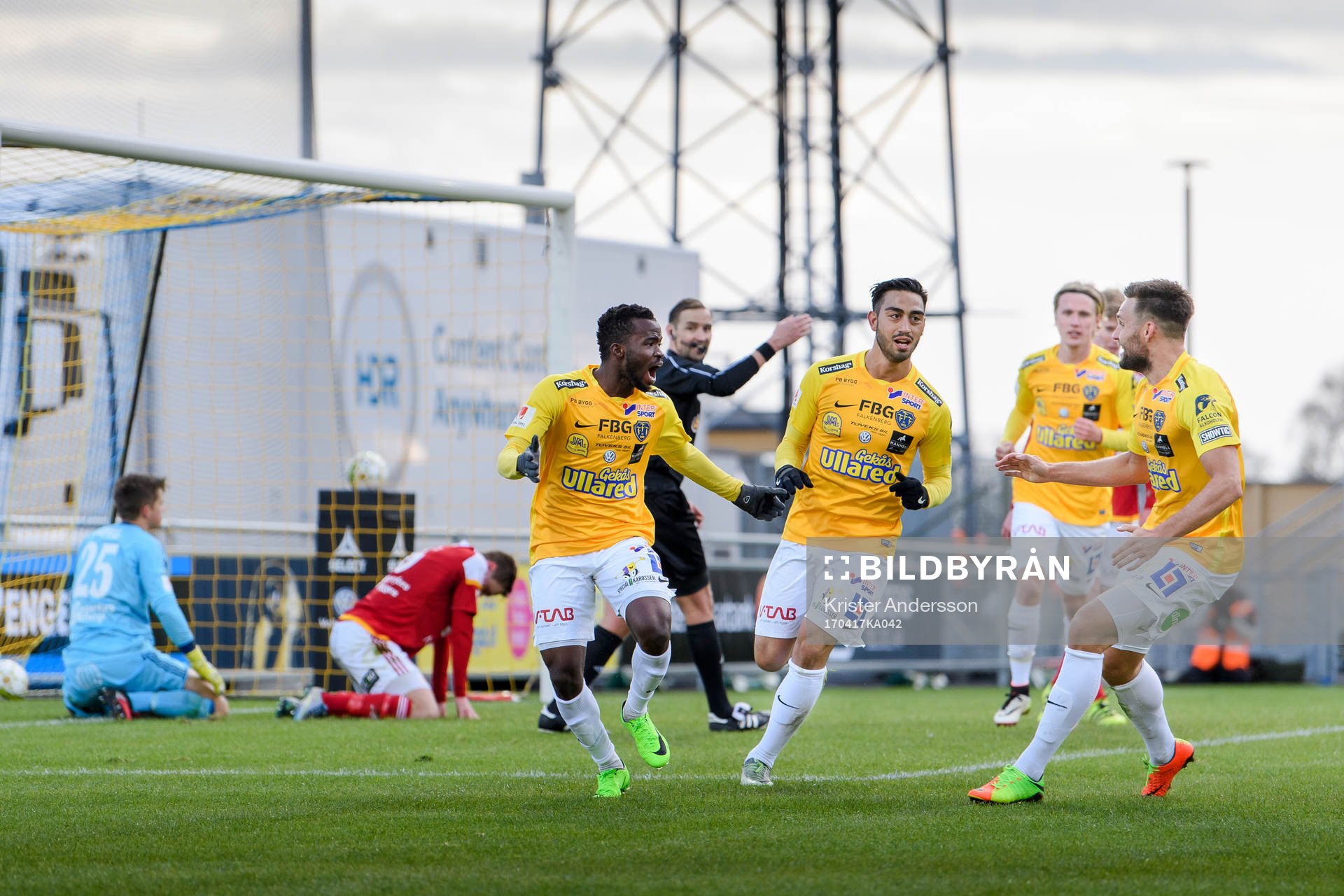 Falkenbergs Richard Donkor jublar