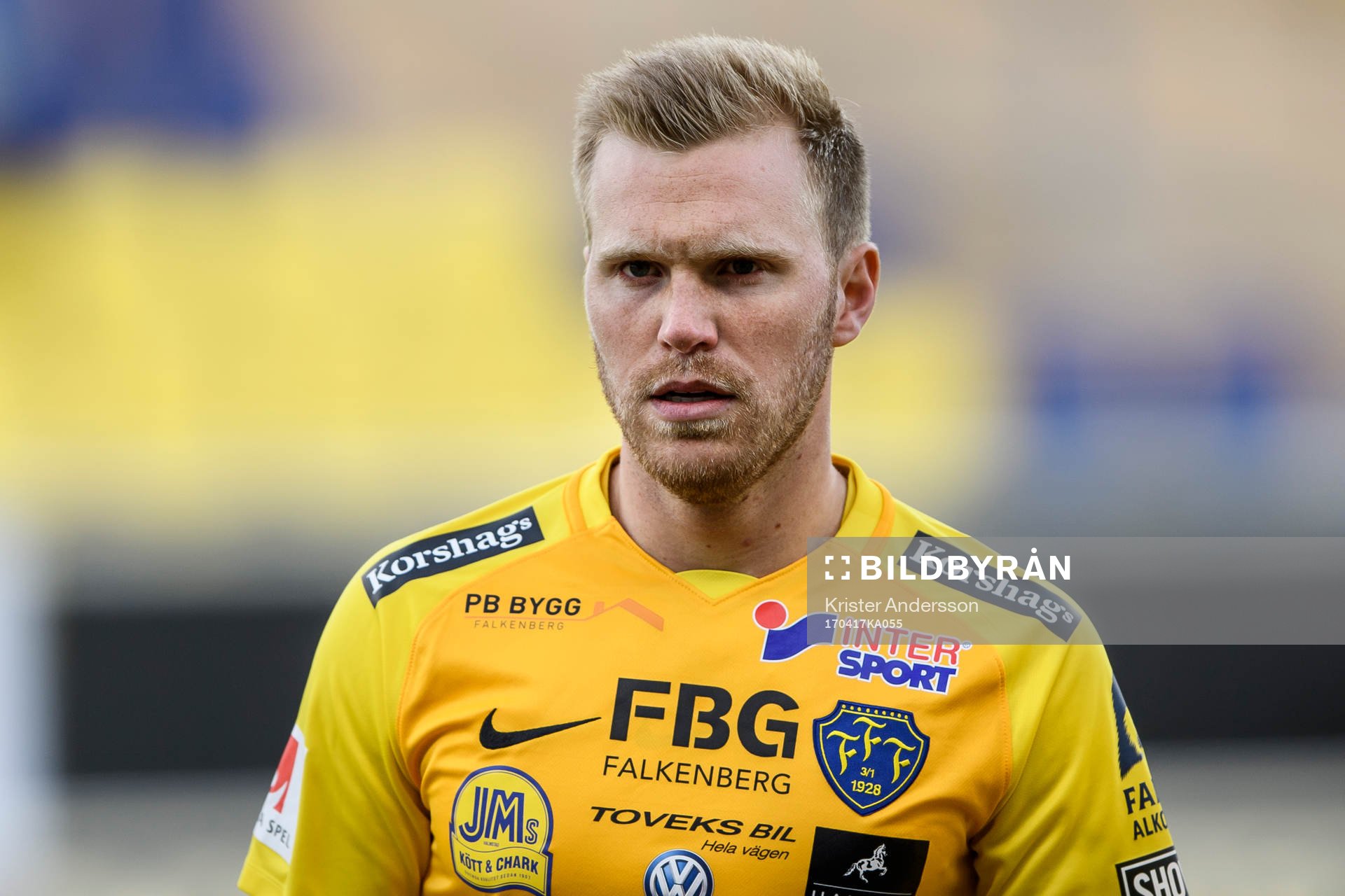 Falkenbergs Per Karlsson före fotbollsmatchen i Superettan