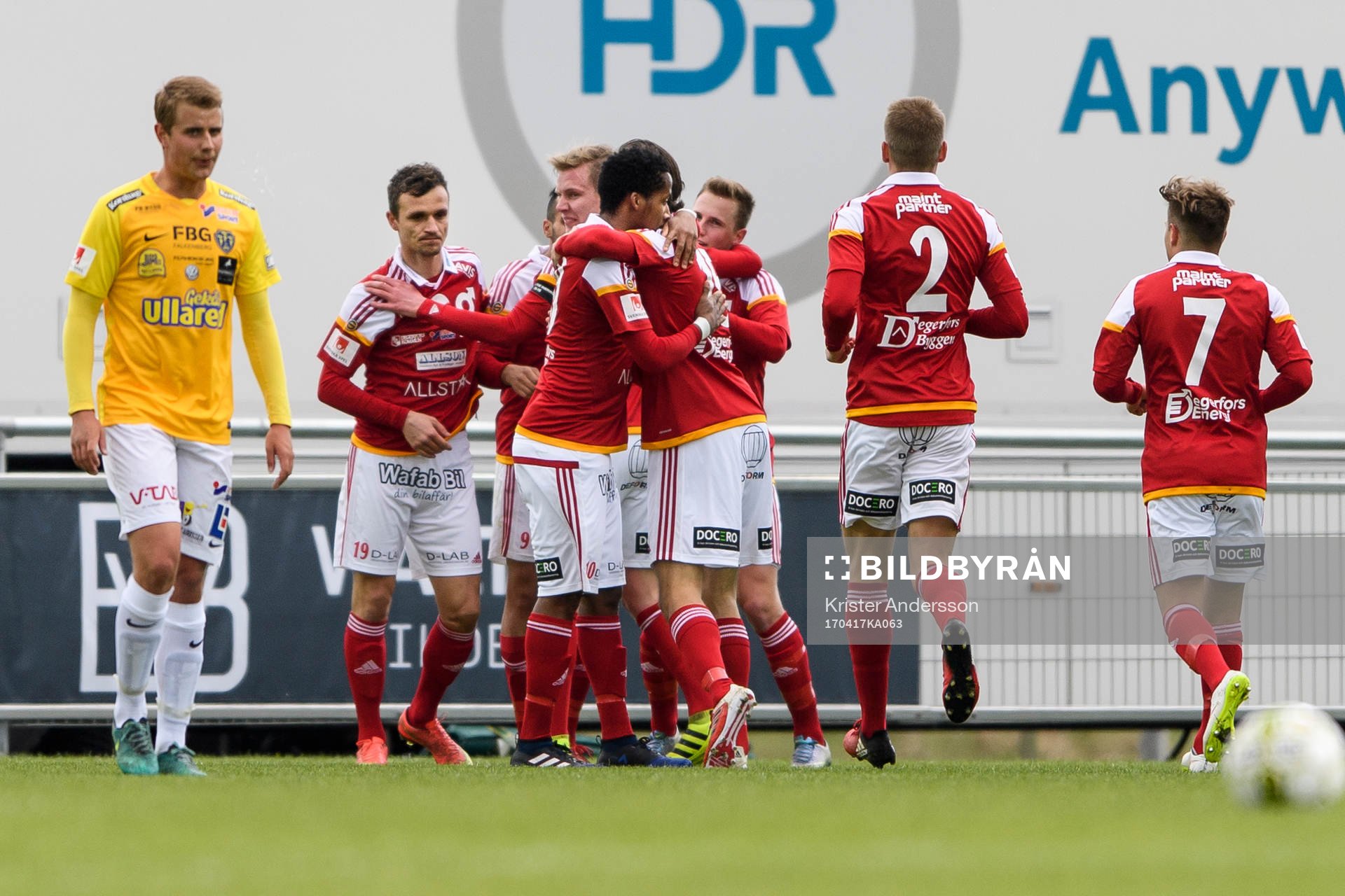 Degerfors spelare jublar