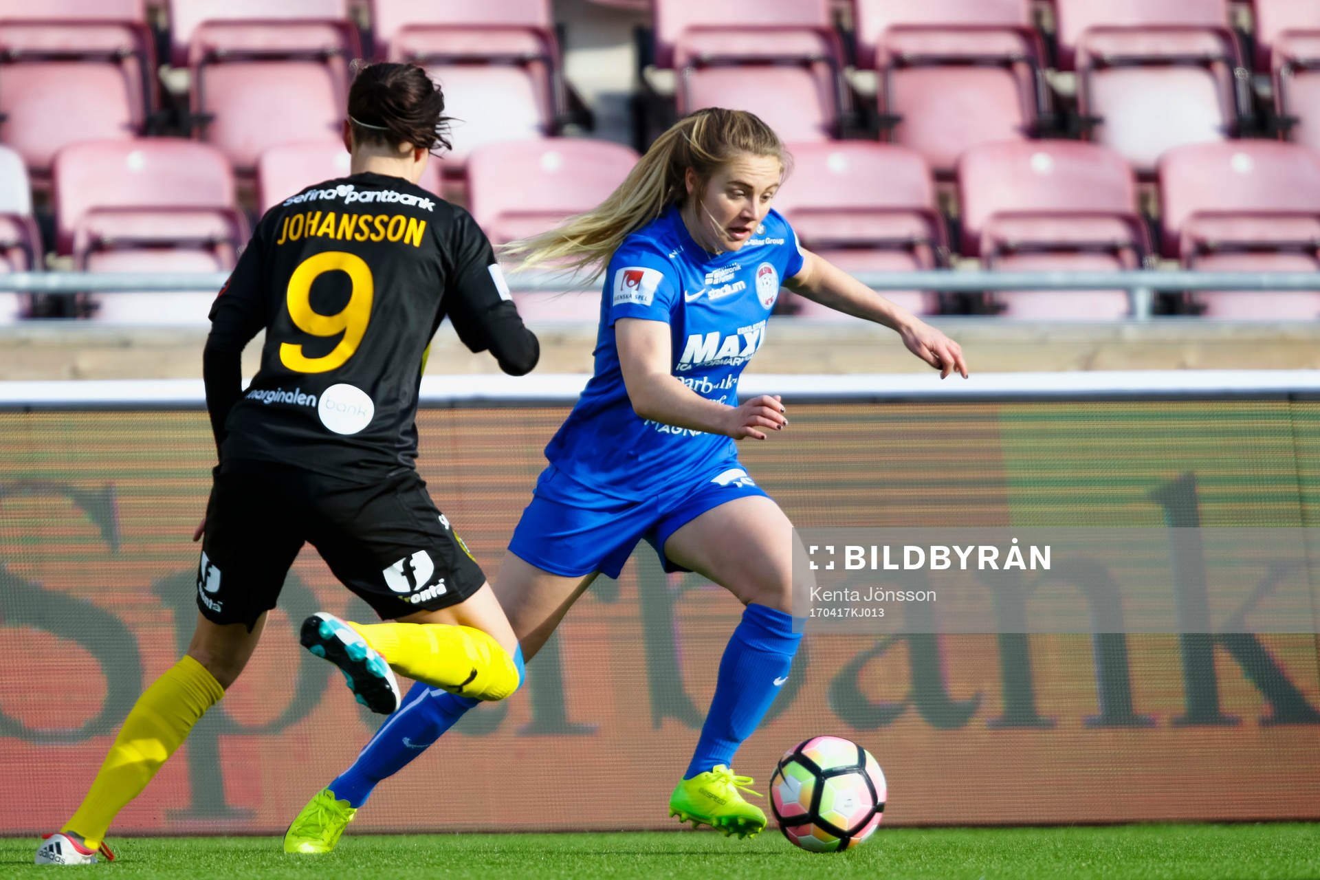 Hammarbys Amanda Johansson  och Eskilstuna Uniteds Mimmi
