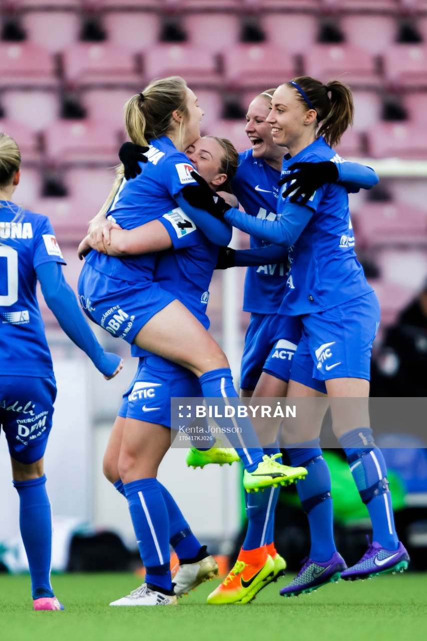 Eskilstuna Uniteds Fiona Brown jublar
