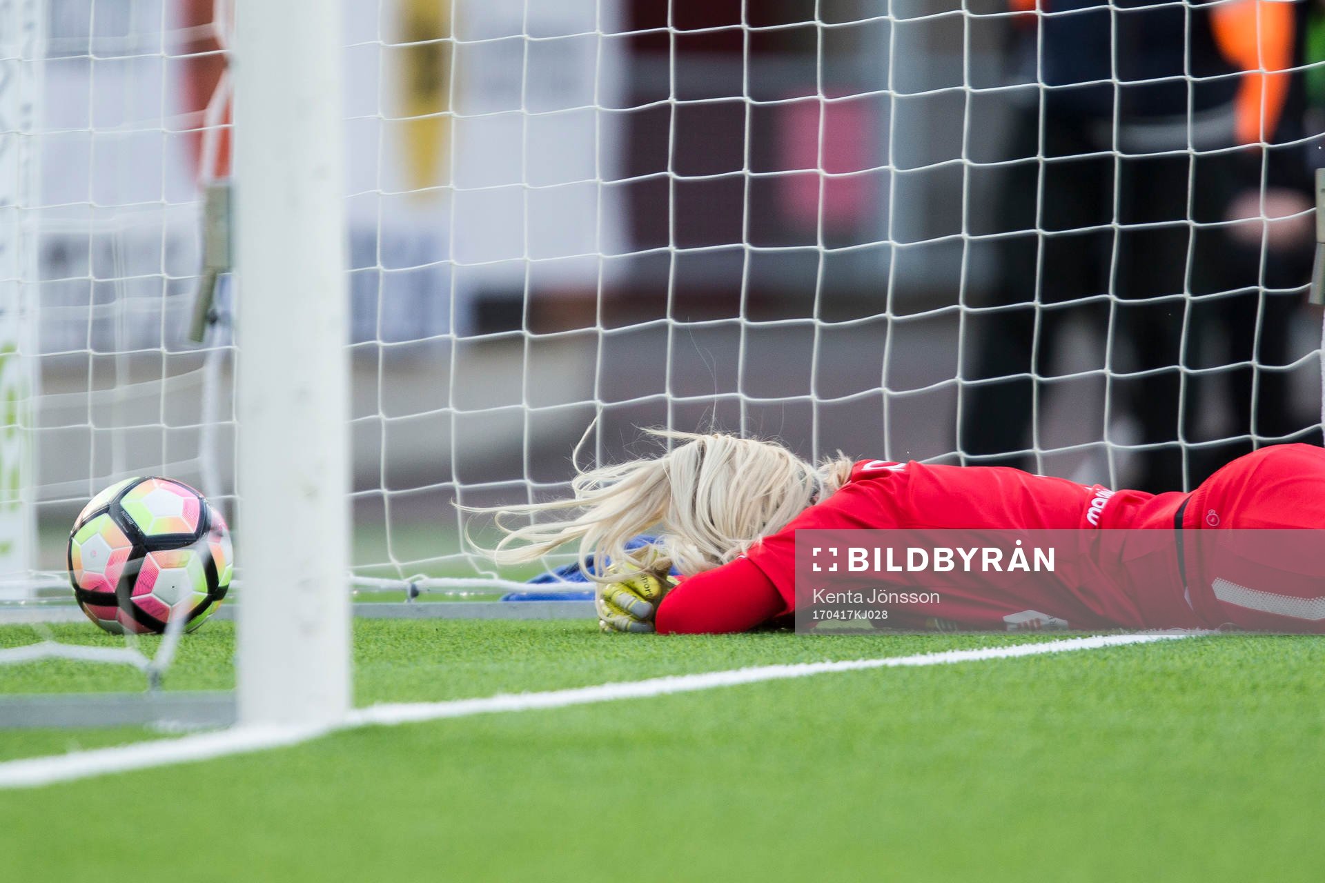 Hammarbys målvakt Emma Holmgren släpper in 1-0 av