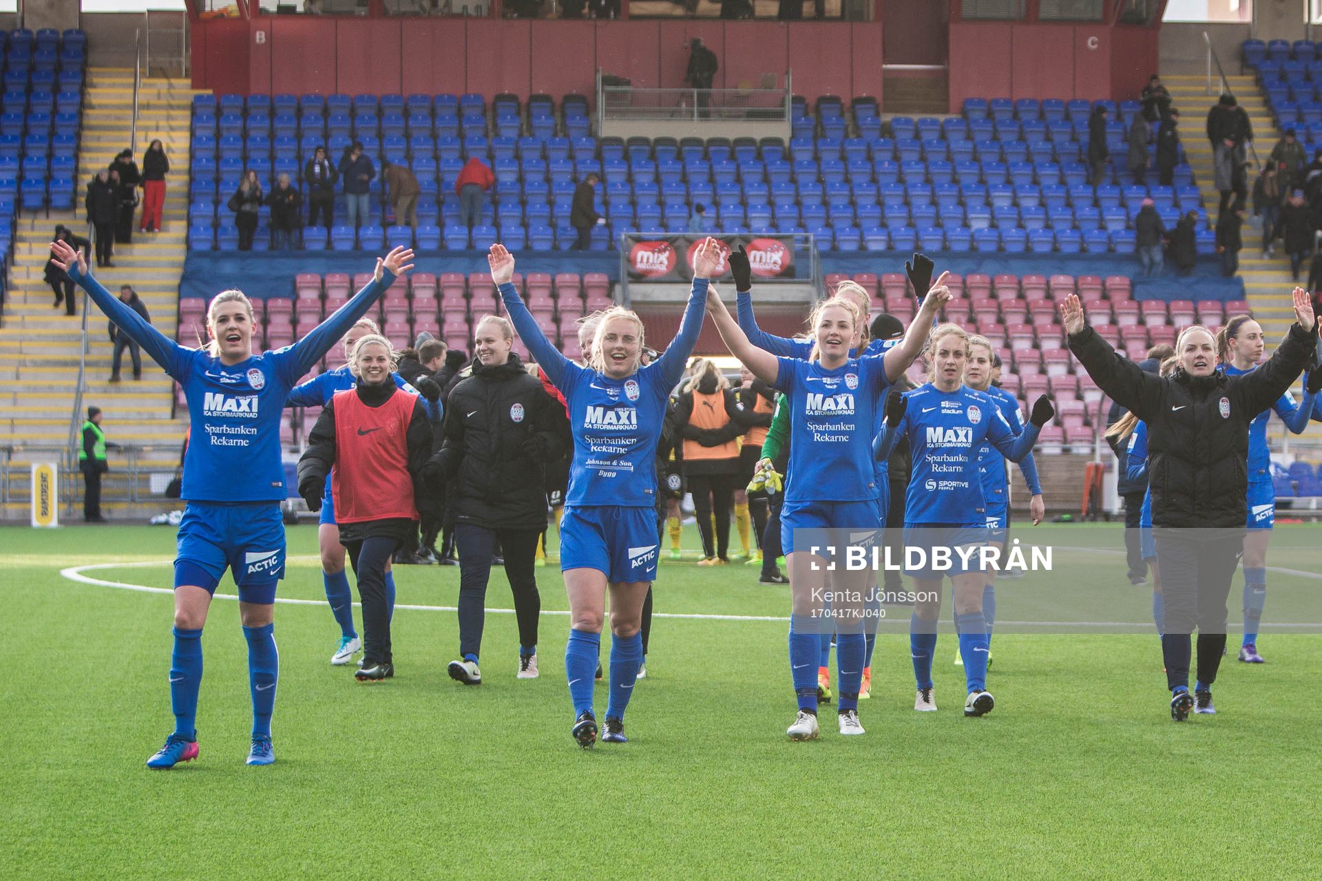 Eskilstuna Uniteds spelare jublar