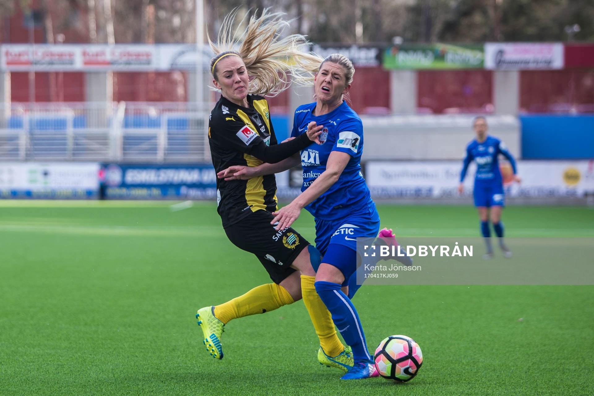 Hammarbys Cathrine Dahlström och Eskilstuna Uniteds Olivia