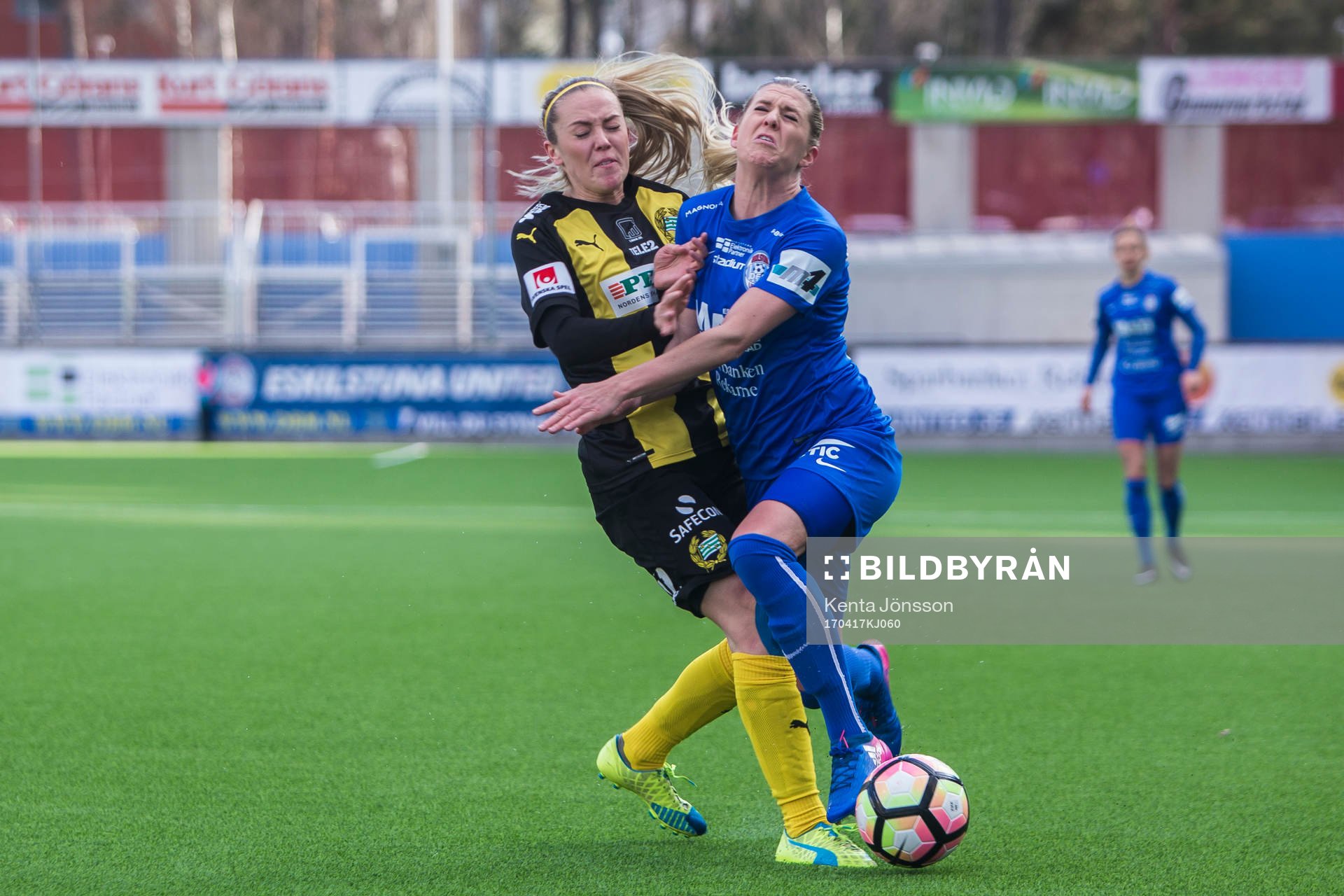 Hammarbys Cathrine Dahlström och Eskilstuna Uniteds Olivia
