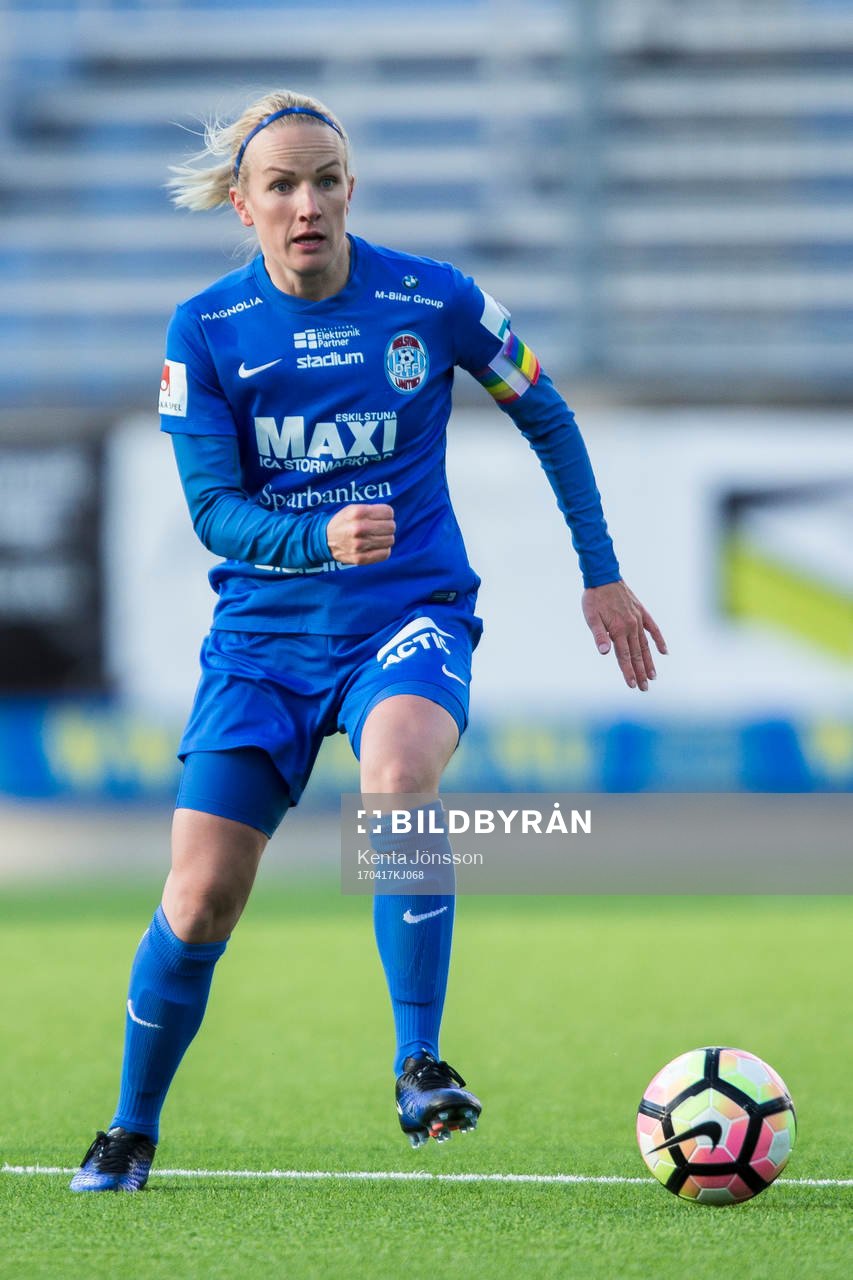 Eskilstuna Uniteds Petra Johansson i aktion