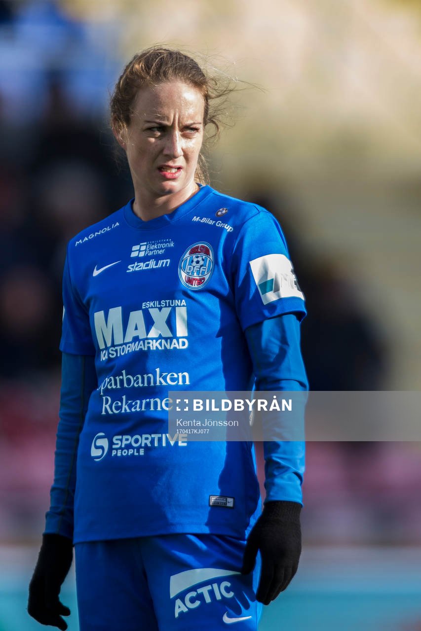 Eskilstuna Uniteds Ingrid Schjelderup under fotbollsmatchen i Damallsvenskan mellan Eskilstuna United och Hammarby den 17 April 2017 i Eskilstuna.