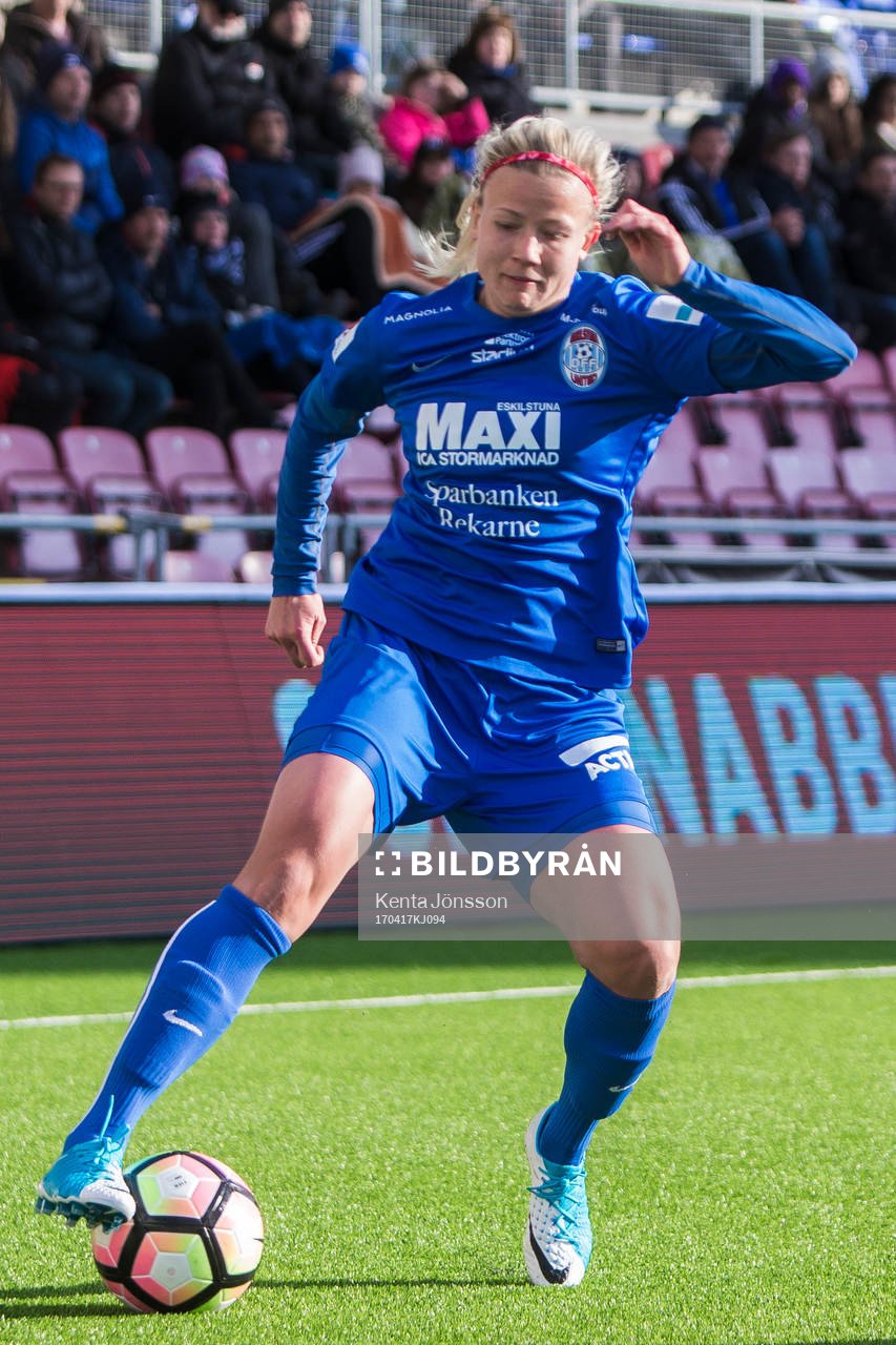 Eskilstuna Uniteds Hanna Glas i aktion
