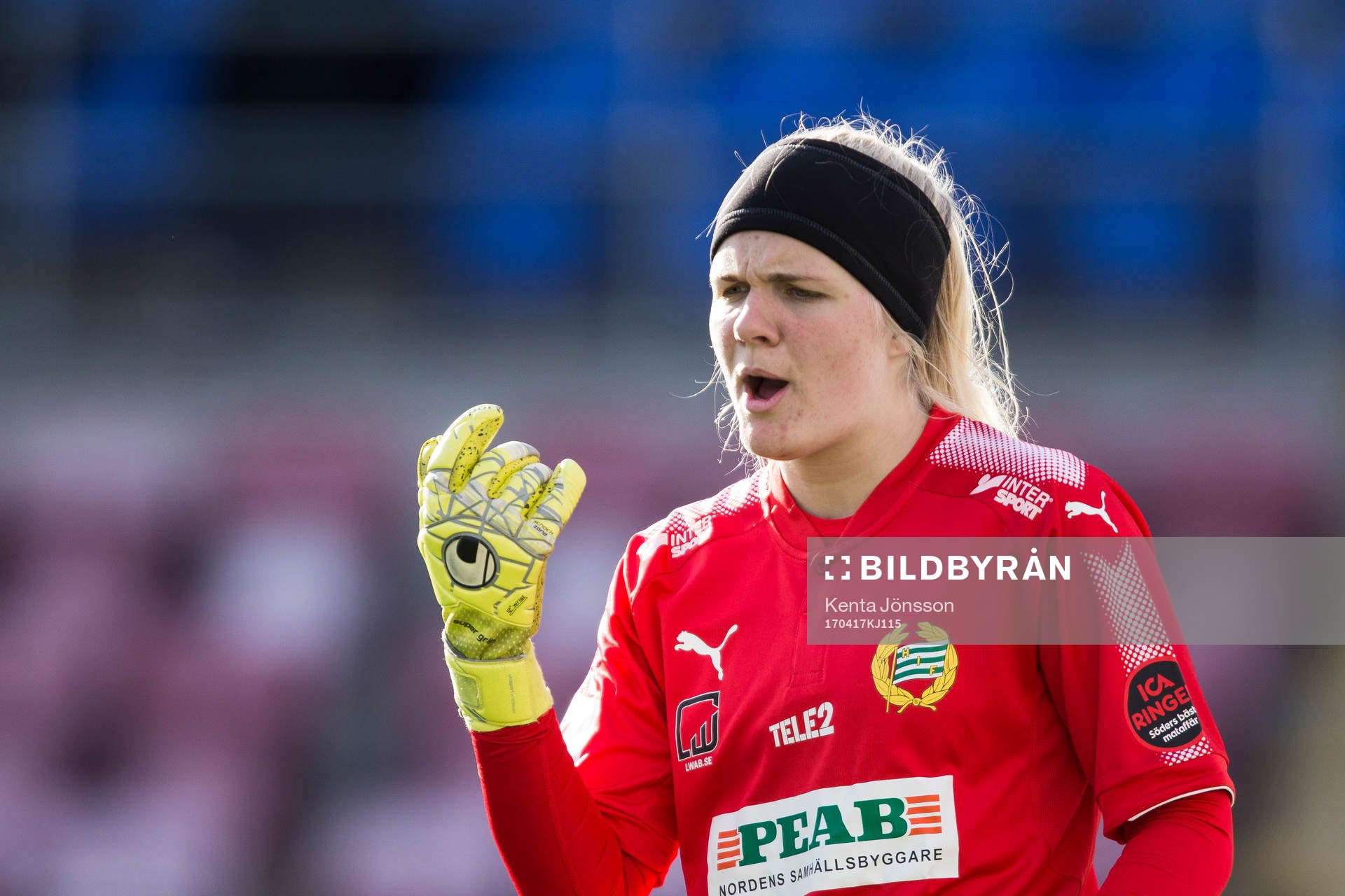 Hammarbys målvakt Emma Holmgren gestikulerar