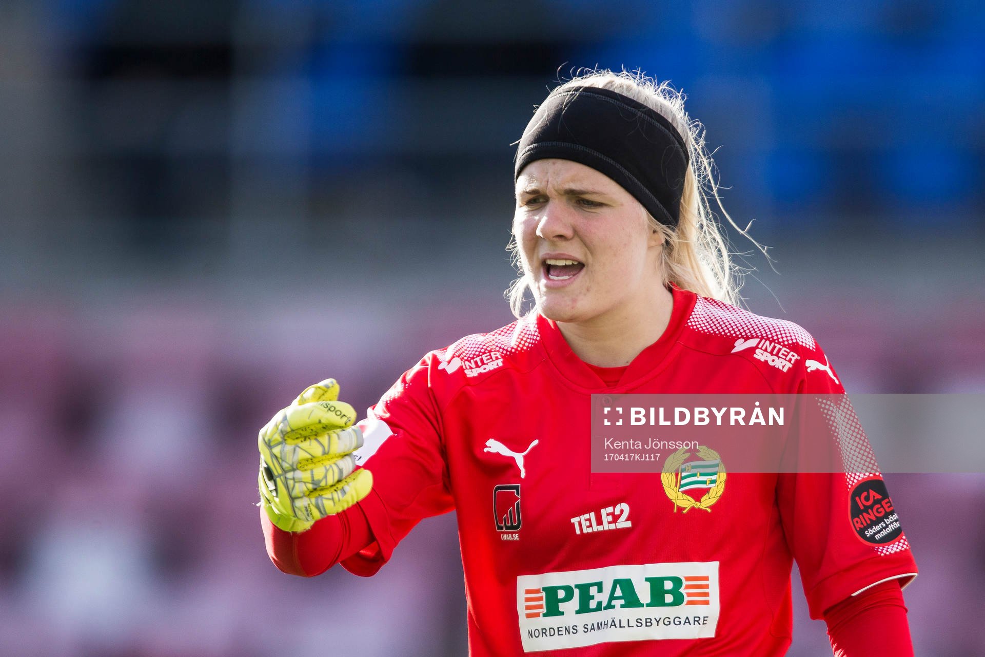 Hammarbys målvakt Emma Holmgren gestikulerar