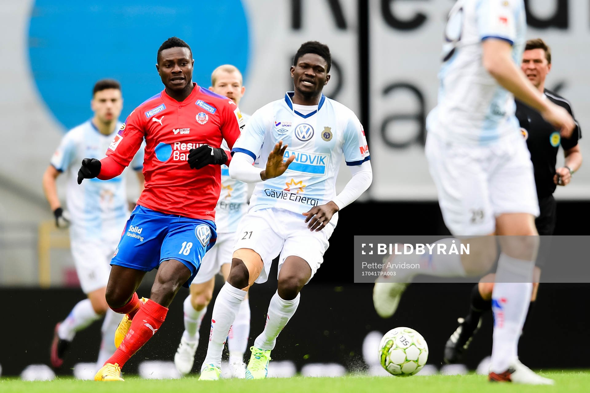 Gefles Kwame Bonsu och Helsingborgs Oke Akpoveta
