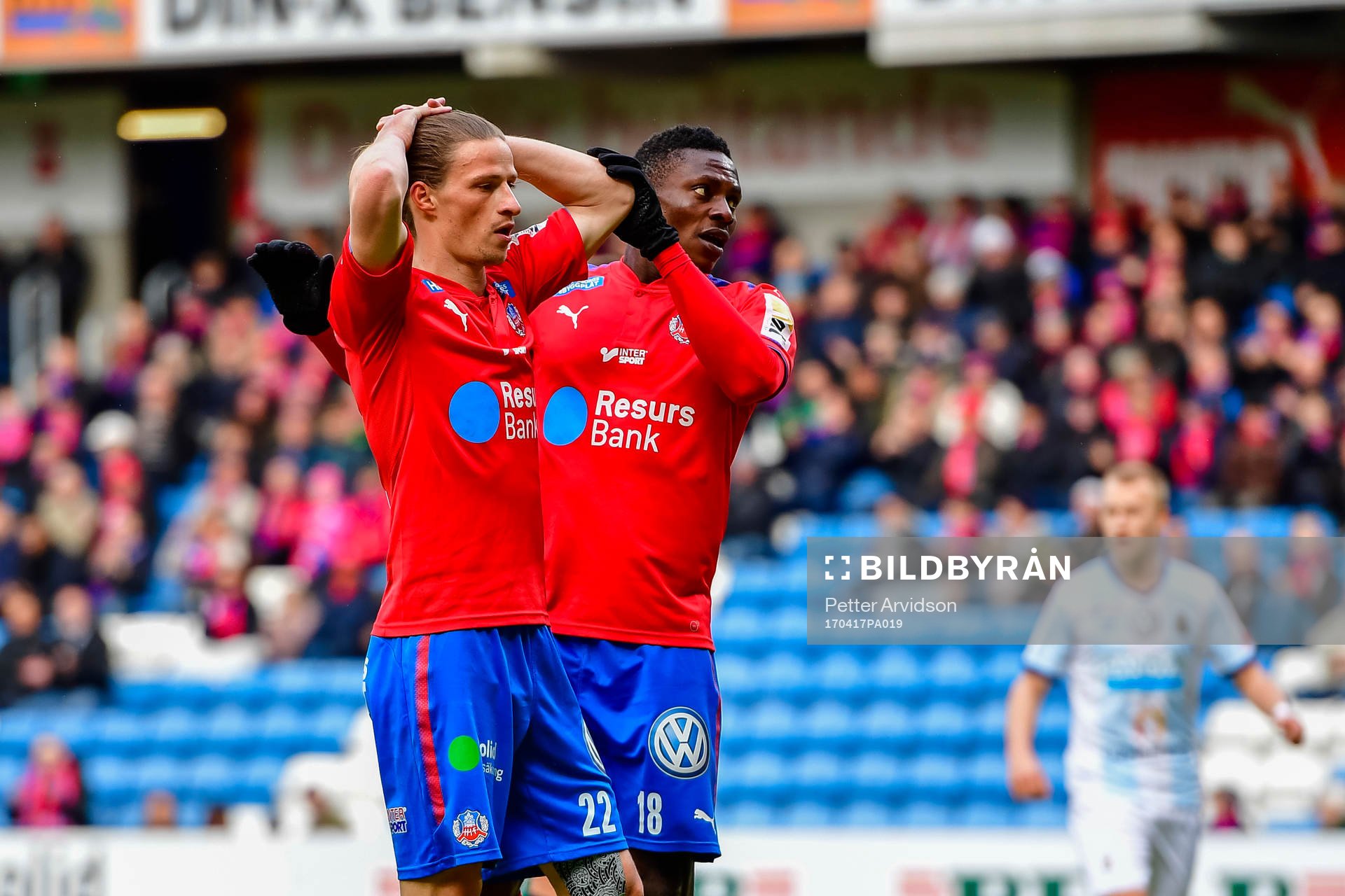 Helsingborgs Jesper Lange och Oke Akpoveta deppar