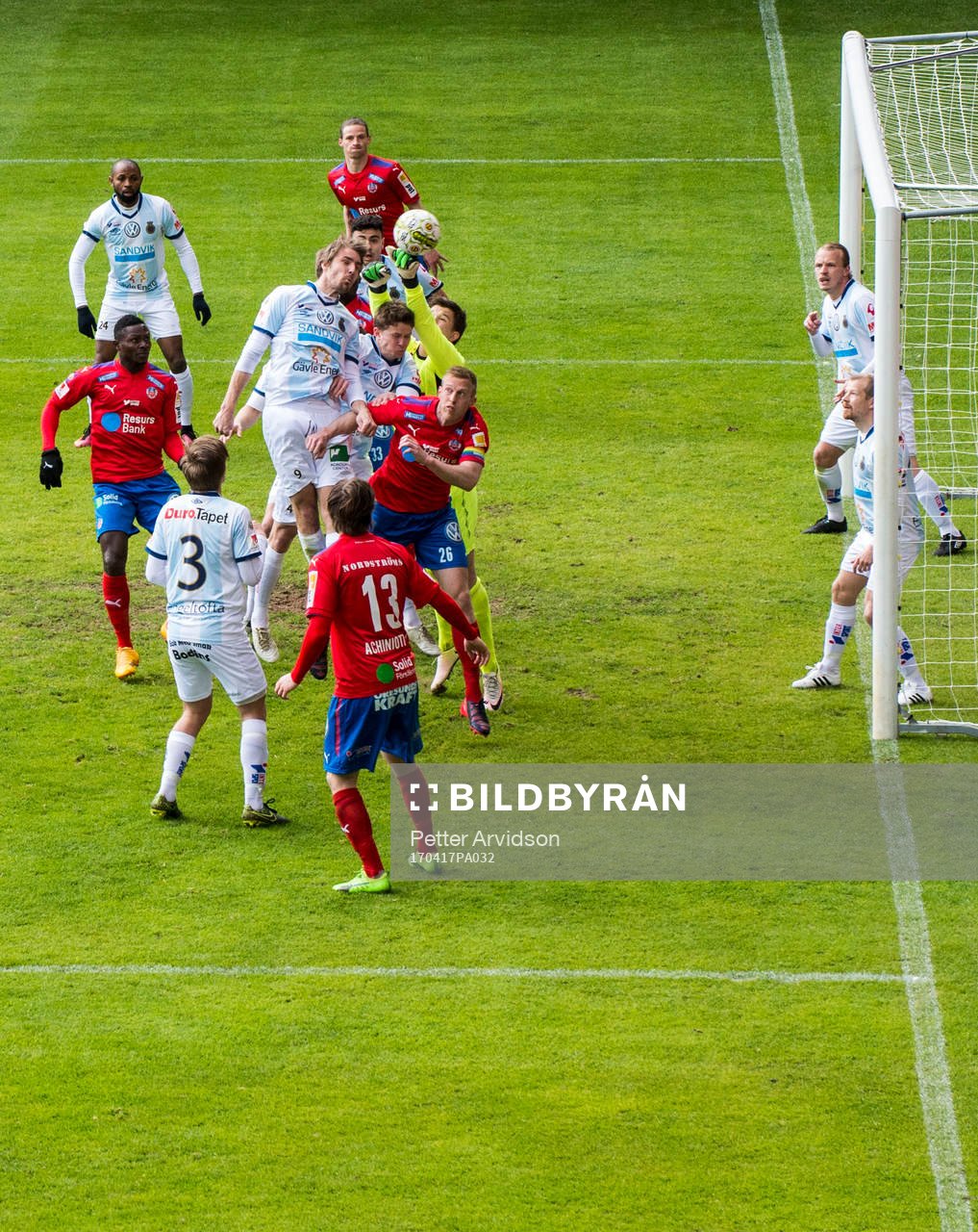 Gefles Johan Oremo nickar in självmål 1-1 i eget mål