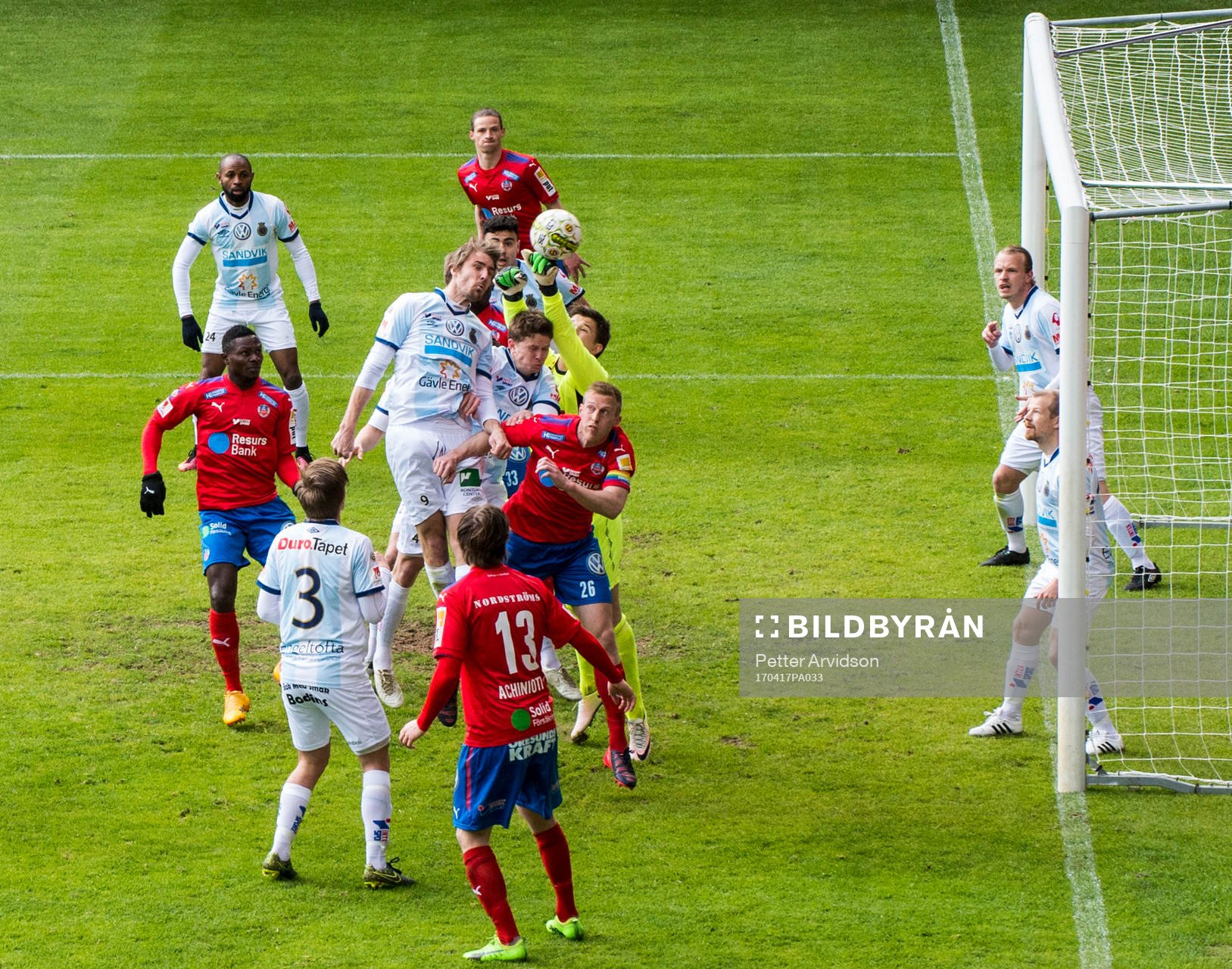 Gefles Johan Oremo nickar in självmål 1-1 i eget mål