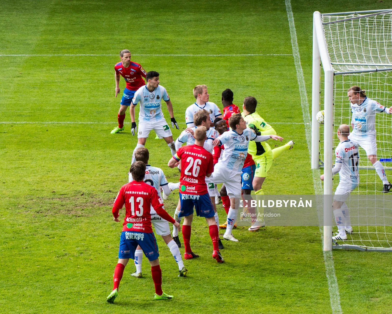 Gefles Johan Oremo nickar in självmål 1-1 i eget mål