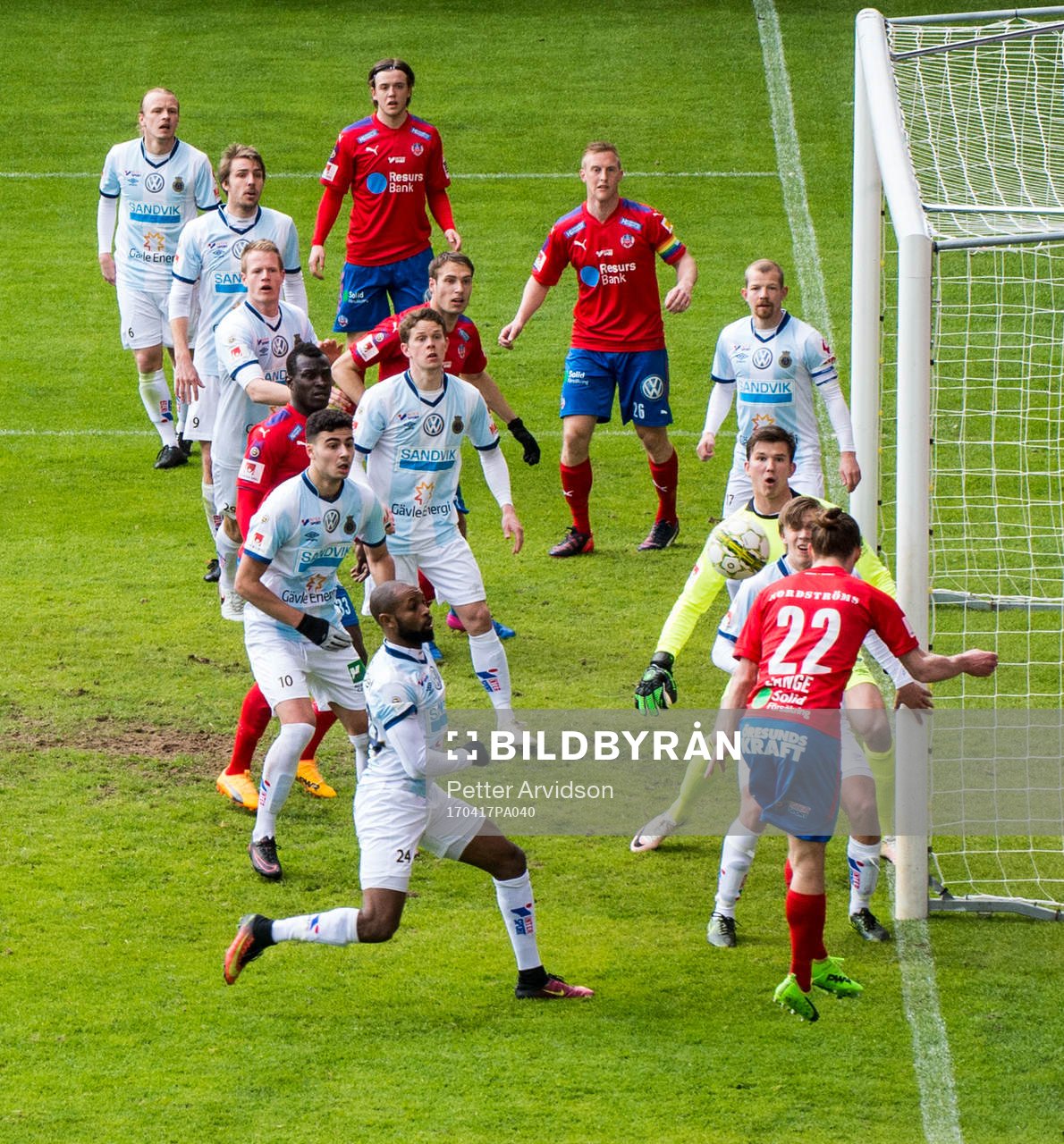 Helsingborgs Jesper Lange oroar vid Gefles målvakt August