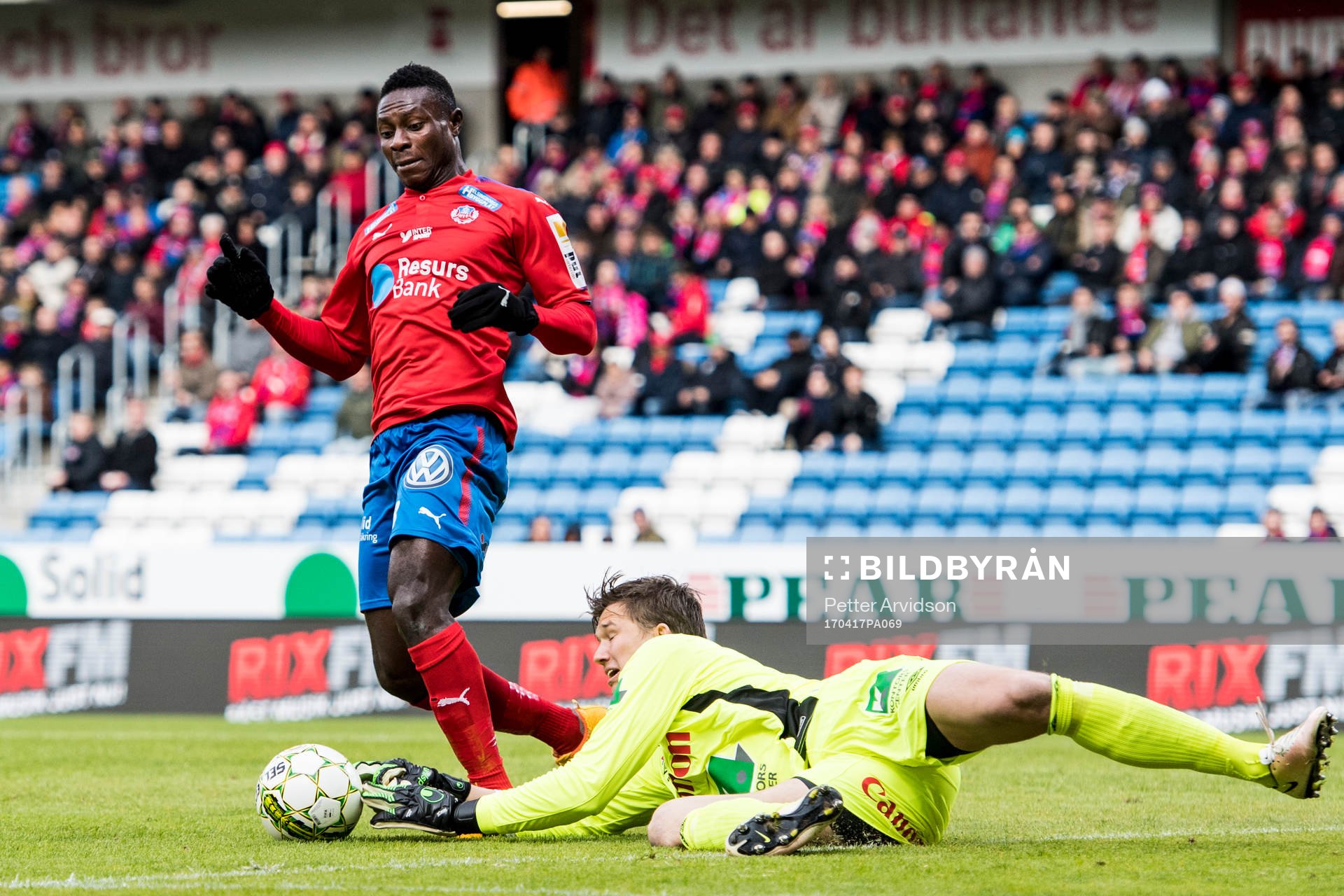 Helsingborgs Oke Akpoveta och Gefles målvakt August