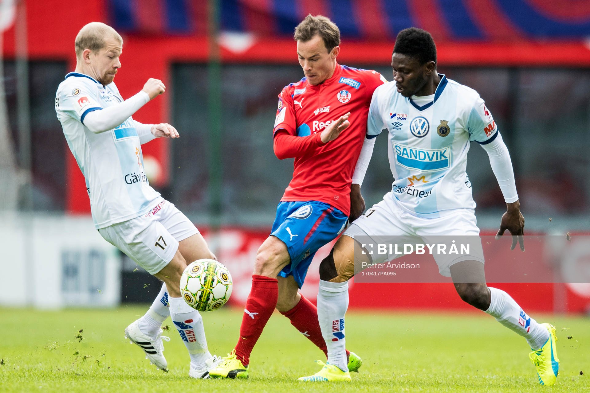 Helsingborgs Anton Wede mot Gefles Jonas Lantto och Kwame