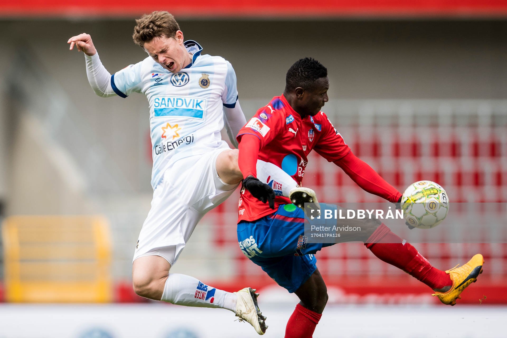Gefles Anton Lans och Helsingborgs Oke Akpoveta