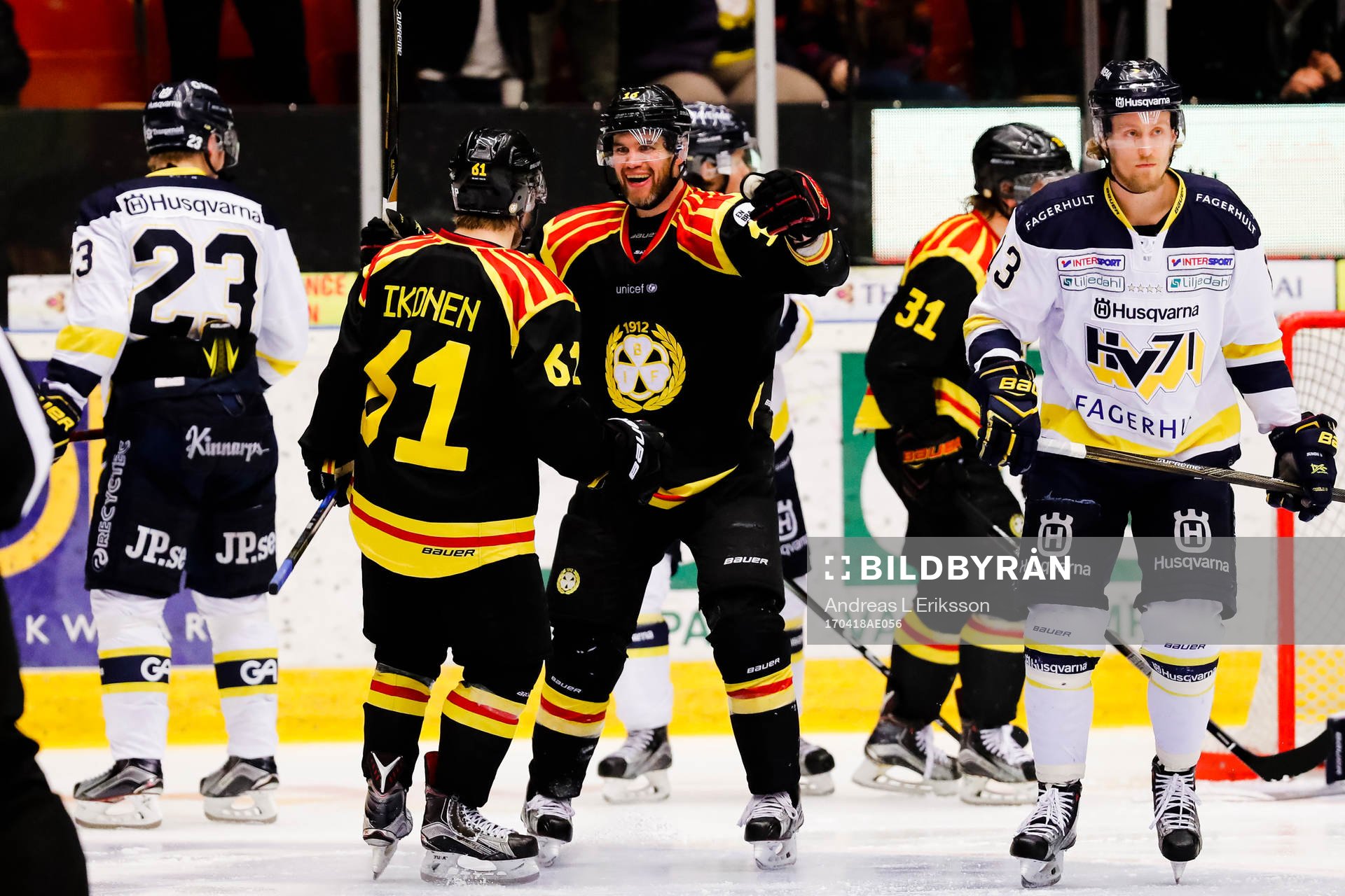 Brynäs Juuso Ikonen och Daniel Paille jublar