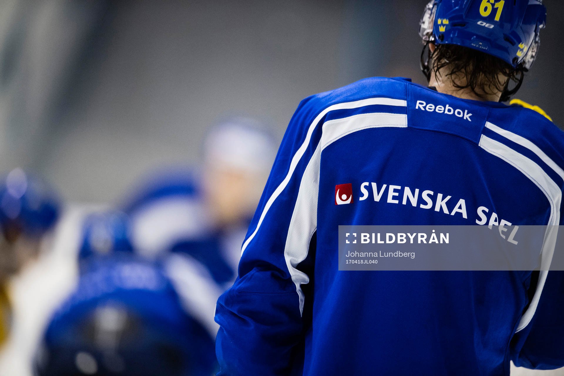 Spelare lyssnar på en genomgång