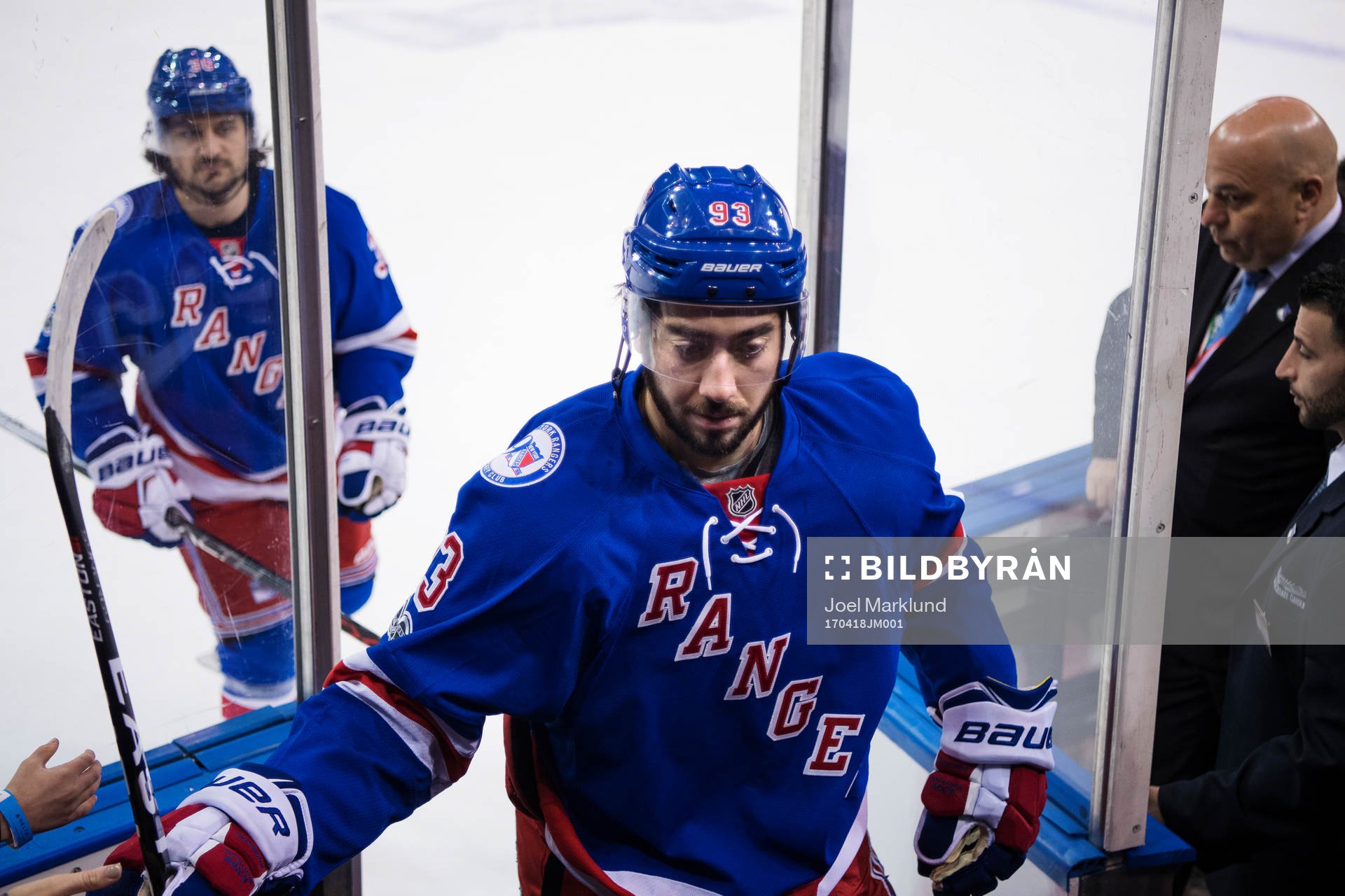 Rangers Mats Zuccarello och Mika Zibanejad lämnar isen