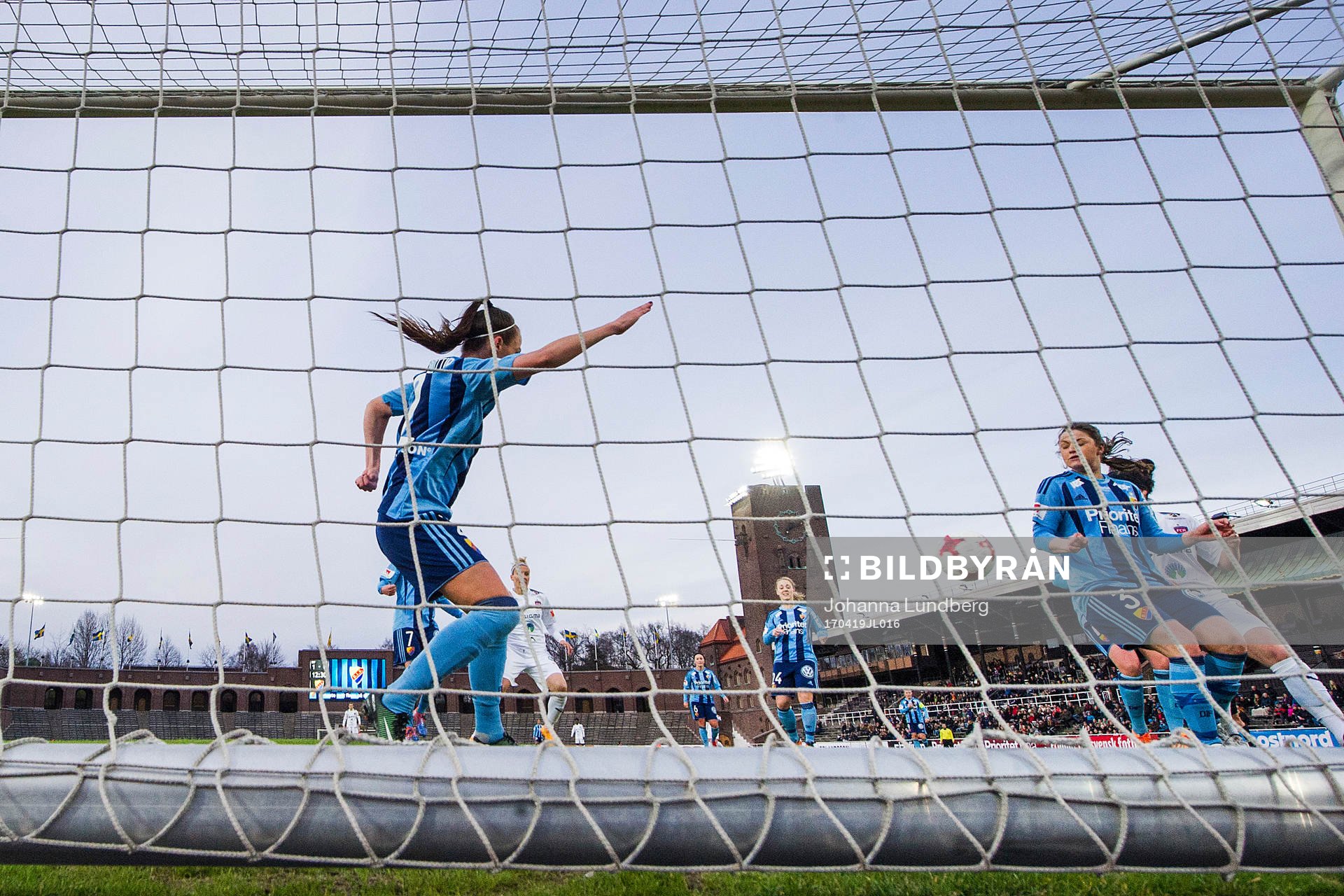Djurgårdens Hallbera Gisladottir och Kim Sundlöv ser 1-1