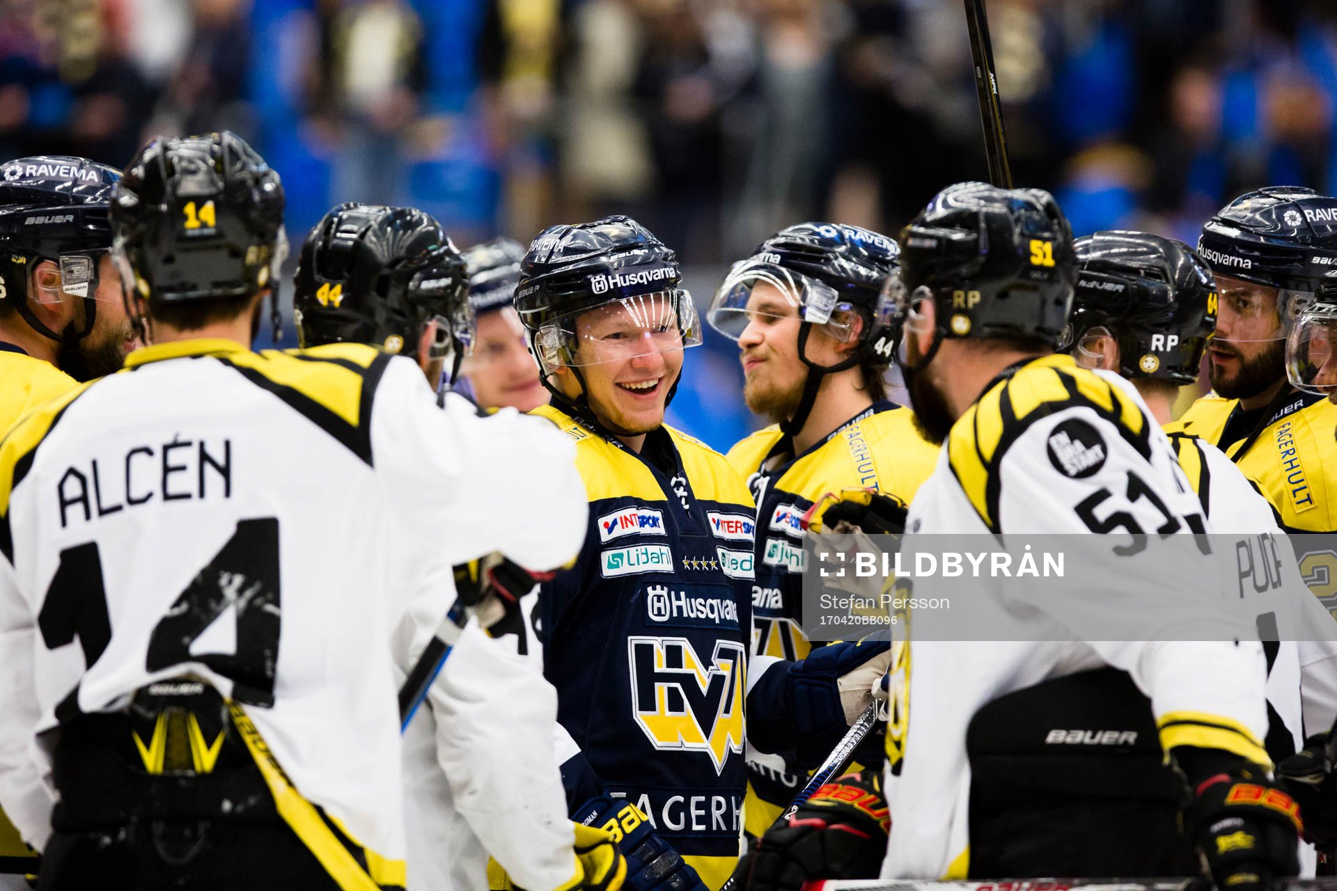 Gruff mellan Brynäs Johan Alcén och Marc Zanetti (h) och