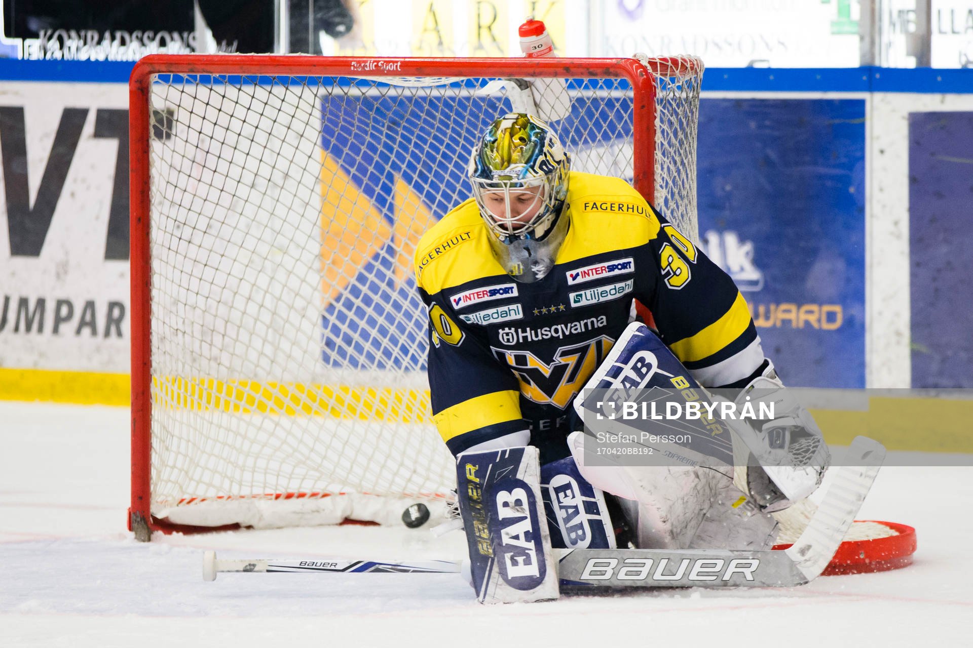 s målvakt Linus Söderström släppar in mål till 2-3