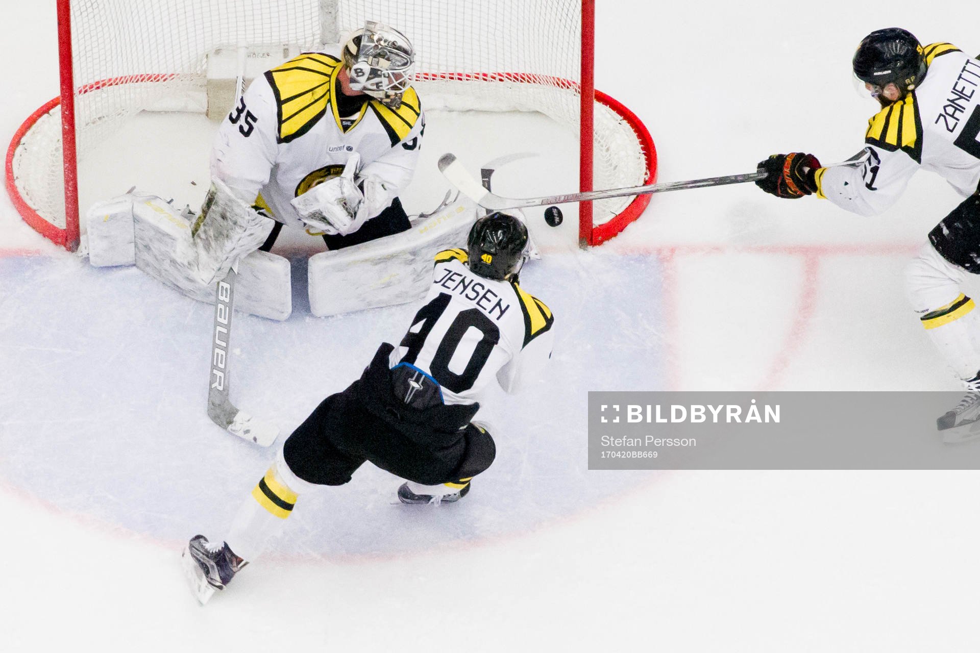 Brynäs målvakt David Rautio, Jesper Jensen och Marc