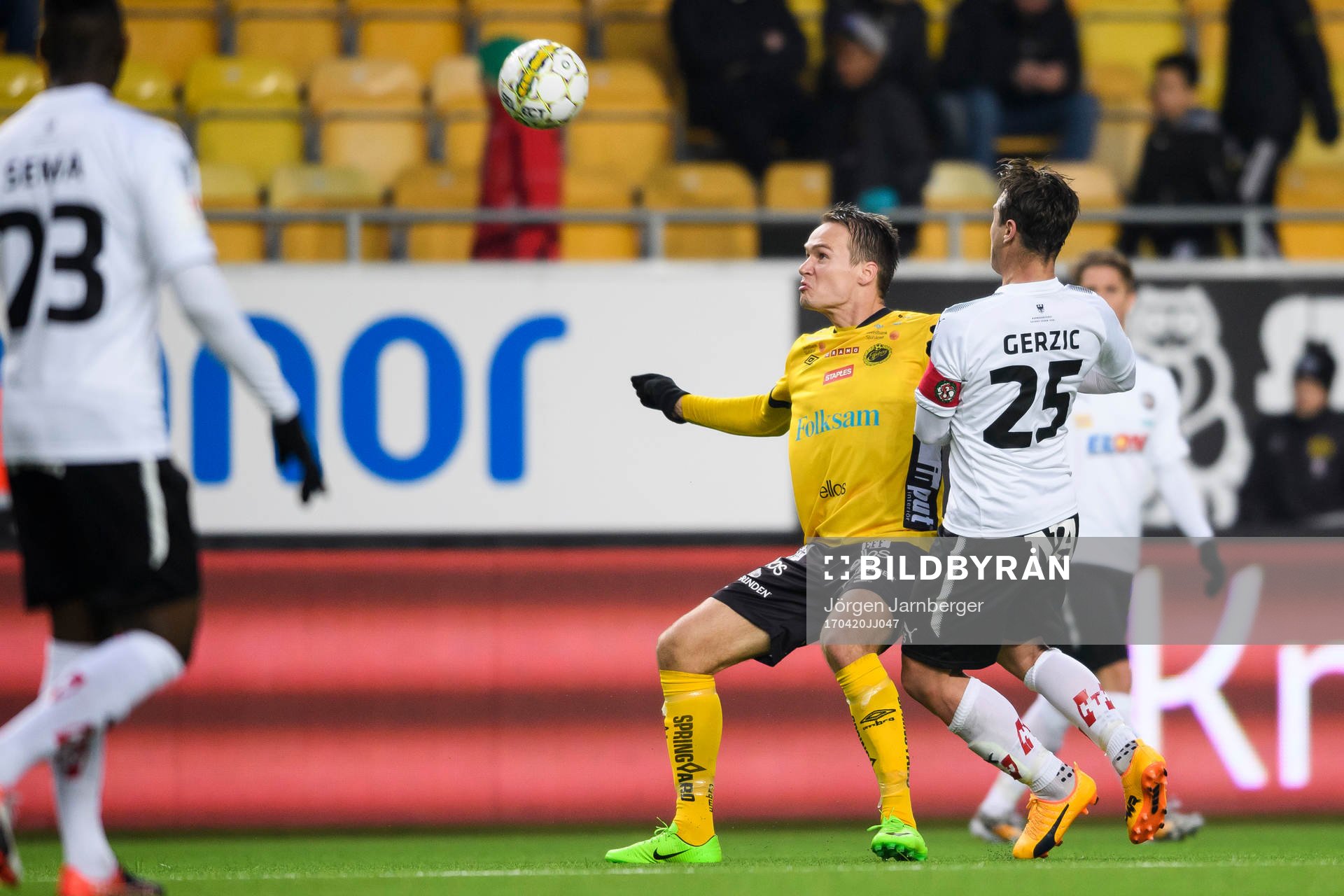 Elfsborgs Viktor Prodell och Örebros Nordin Gerzic (rygg