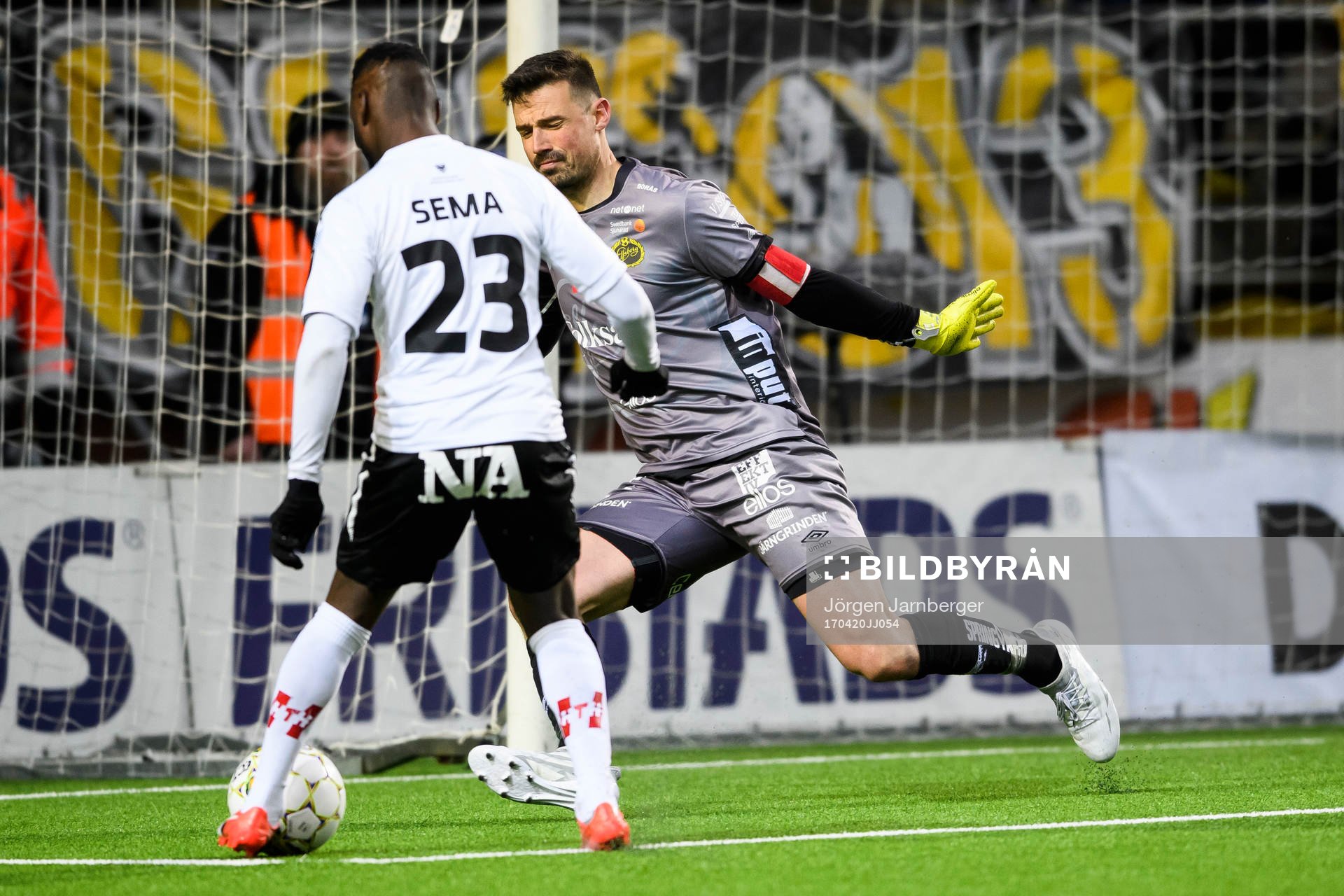 Elfsborgs målvakt Kevin Stuhr Ellegaard och Örebros Maic