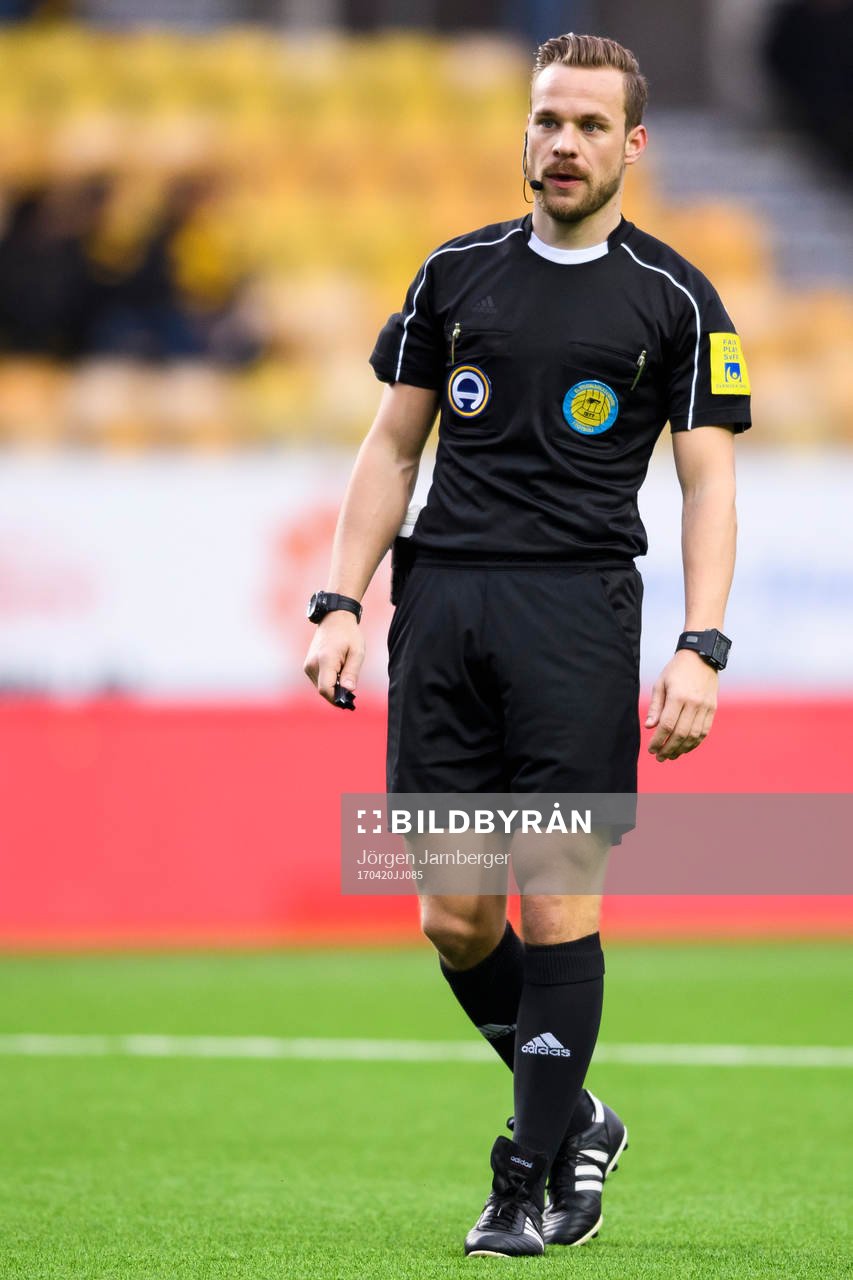 Domare Kristoffer Karlsson