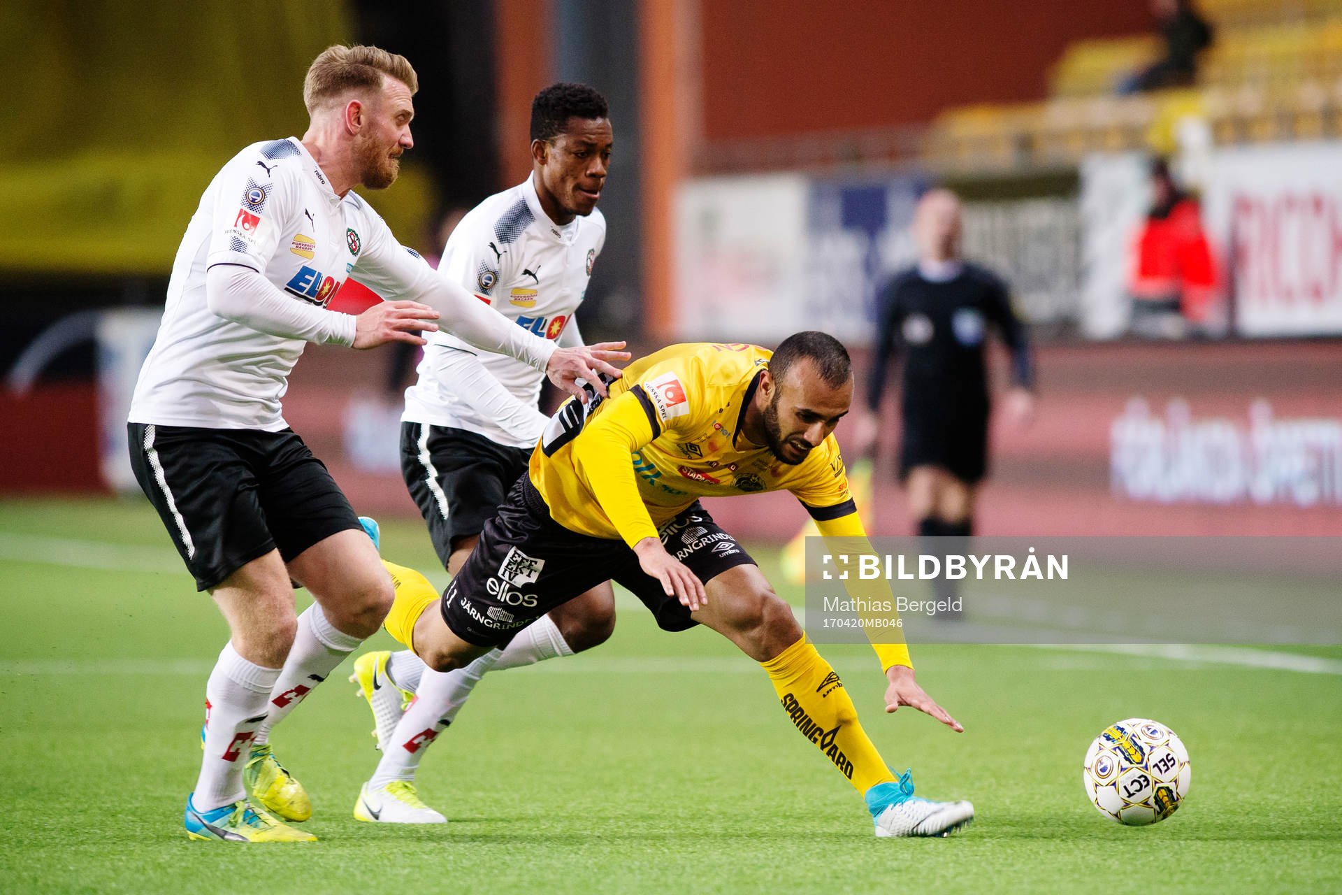 Örebros Michael Almebäck och Elfsborgs Issam Jebali i