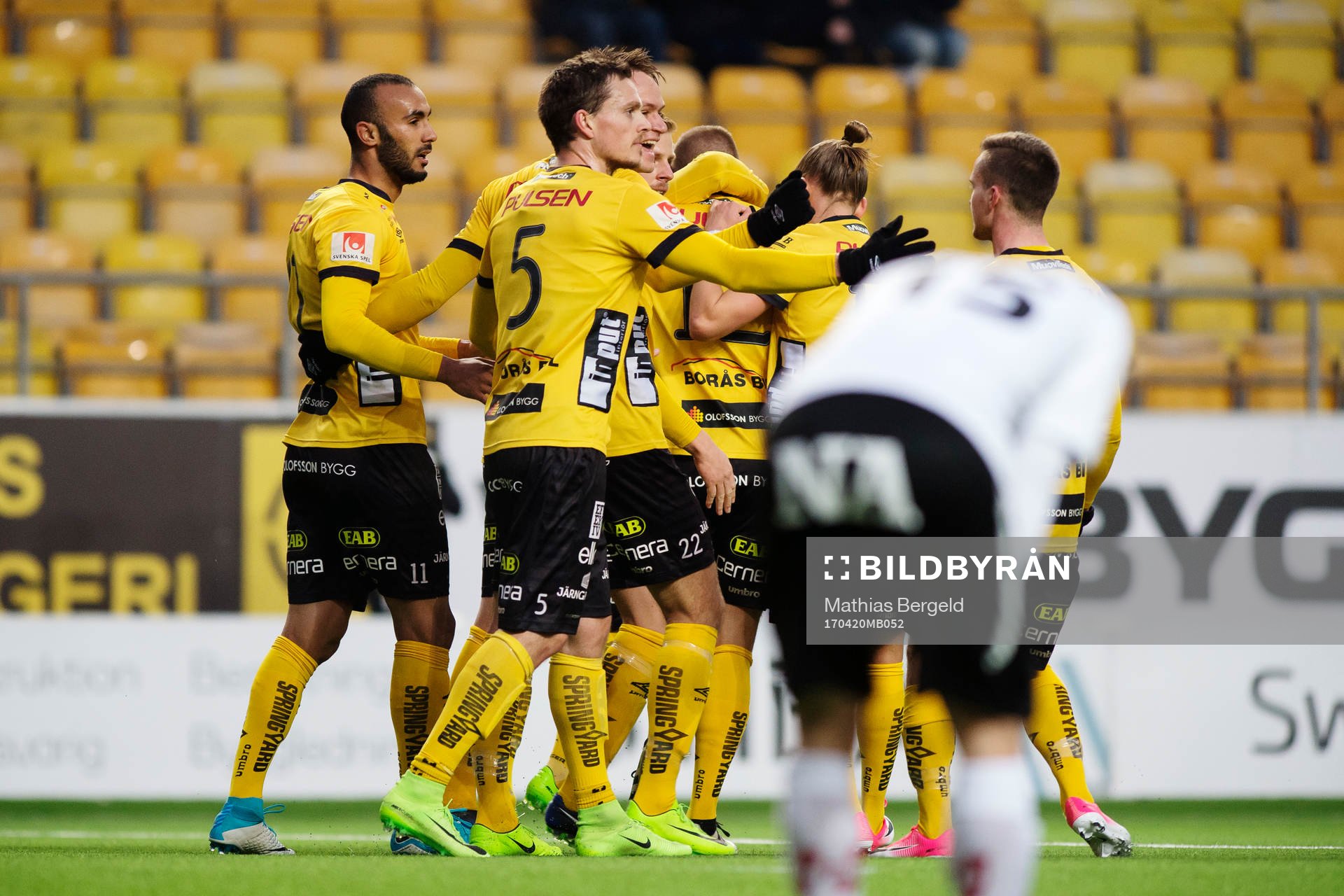 Elfsborgs Issam Jebali, Jörgen Horn, Viktor Prodell och Jesper Karlsson jublar med målskytten till 2-0 Joakim Nilsson under fotbollsmatchen i Allsvenskan mellan Elfsborg och Örebro den 20 april 2017 i Borås.