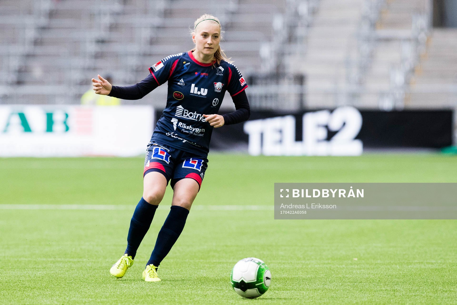 Linköpings Maja Kildemoes med bollen