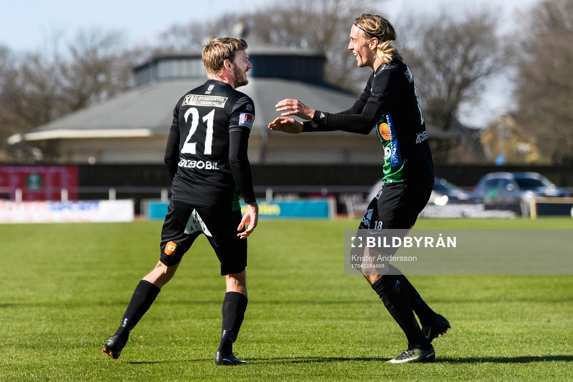 Varbergs Karl Söderström och Joakim Lindner jublar