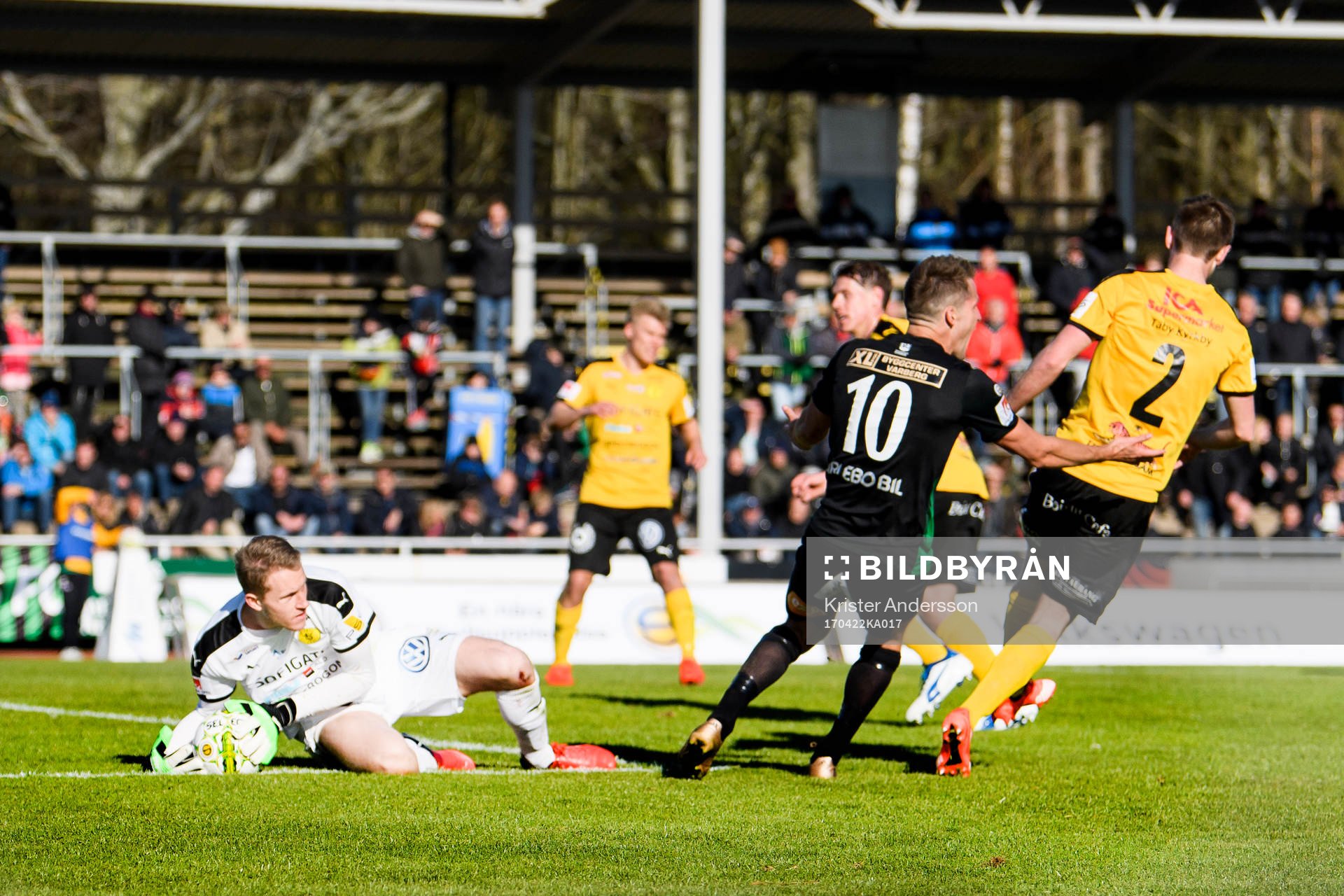 Frejs målvakt Ruben Åhman under fotbollsmatchen i Superettan mellan Varberg och Frej den 22 april 2017 i Varberg.
