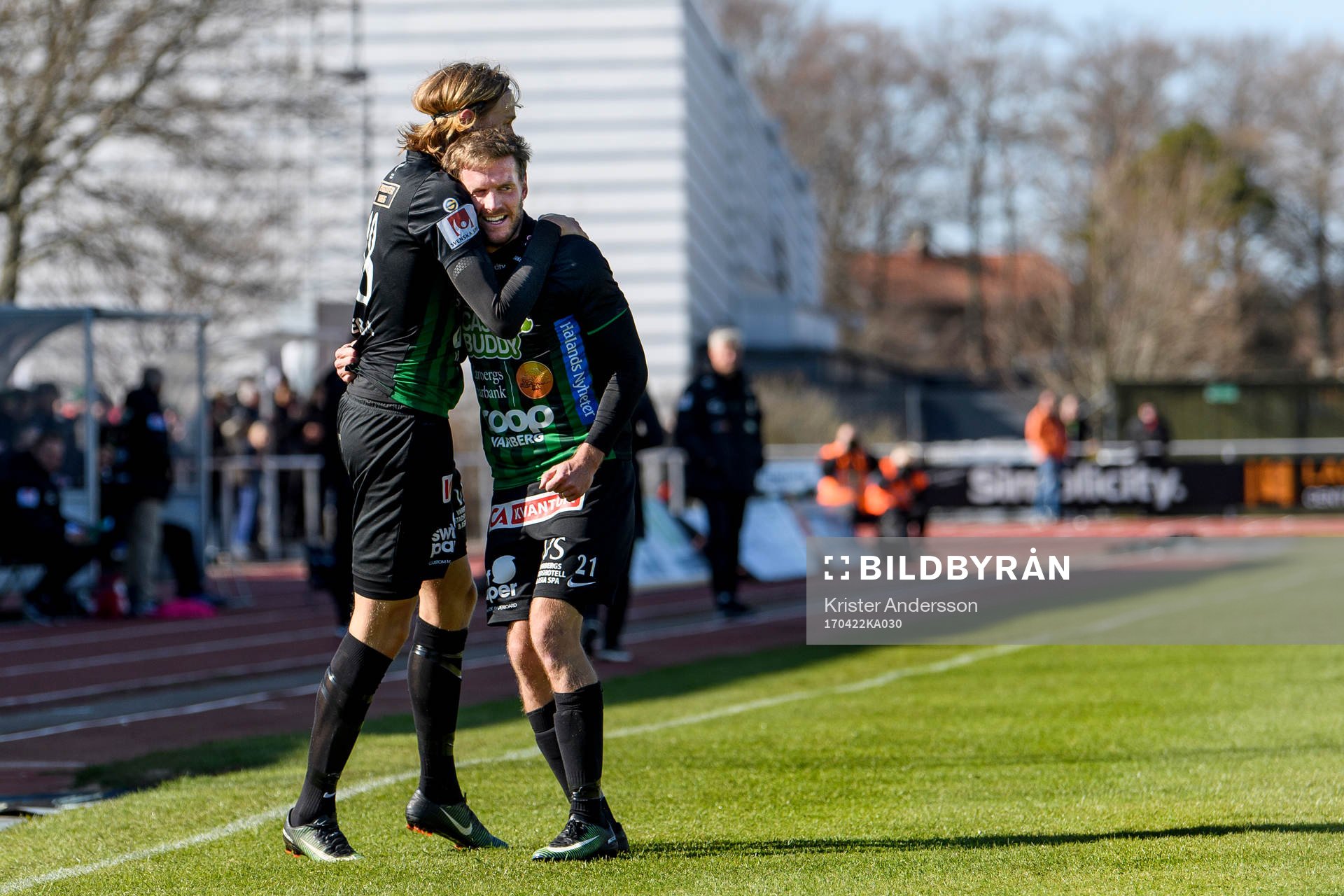 Varbergs Joakim Lindner och Karl Söderström jublar