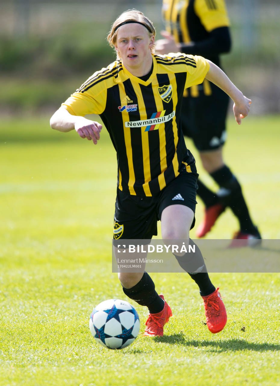 IFK Hässleholms Philip Bengtsson i matchen i division 2